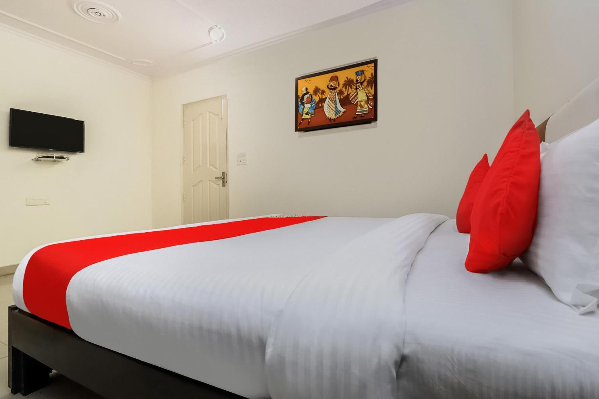Collection O Ramji Grand Near Tdi Mall Hotel New Delhi