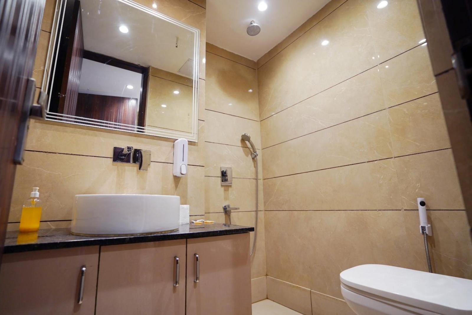 Hotel Leo Saffron - Corporate Pitampura