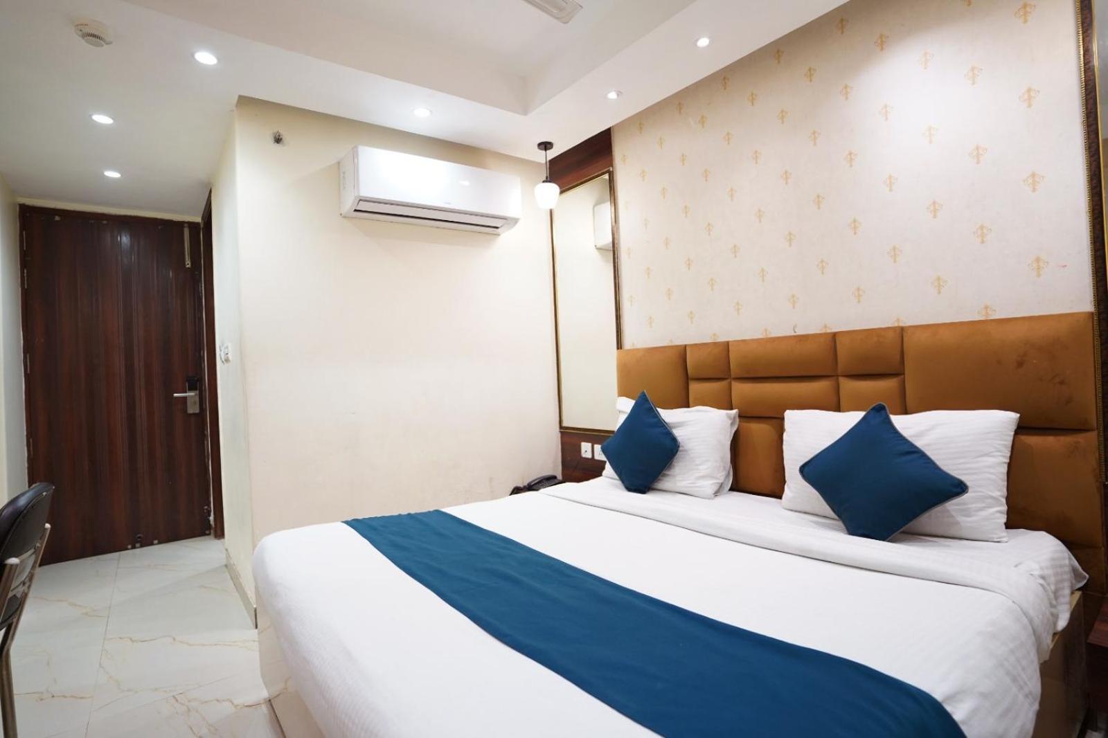 Leo Saffron - Corporate Pitampura Hotel 3*
