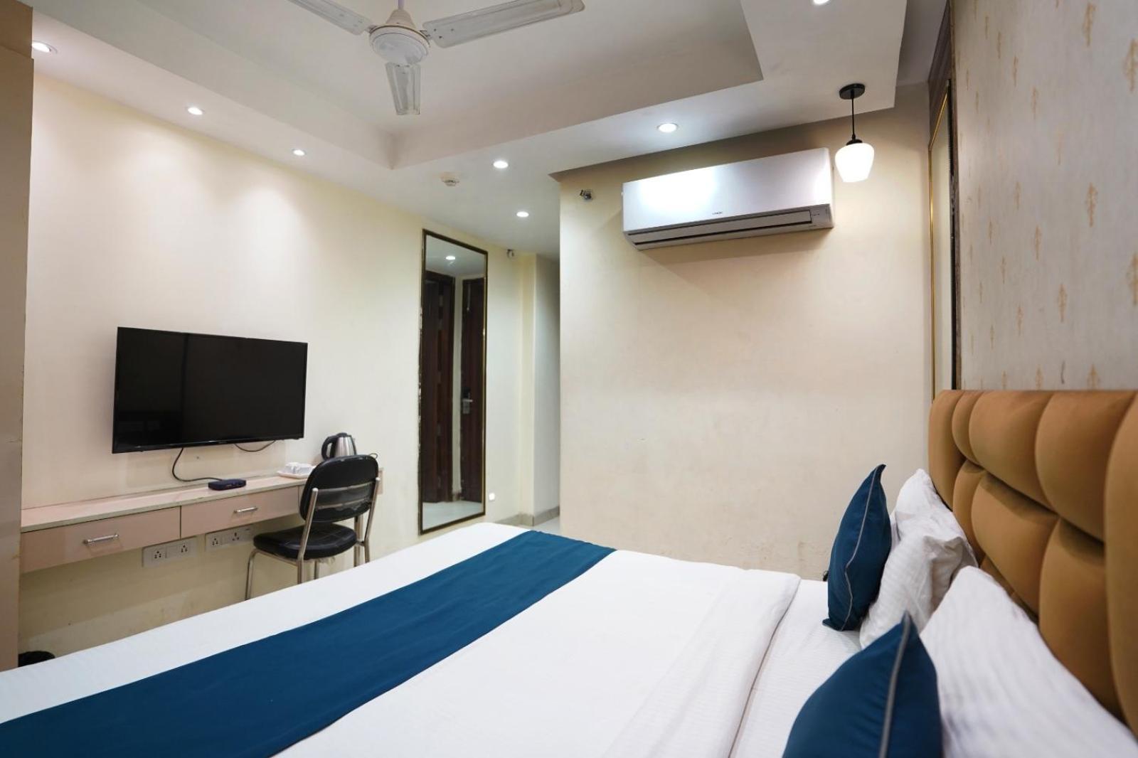 Leo Saffron - Corporate Pitampura Hotel 3*