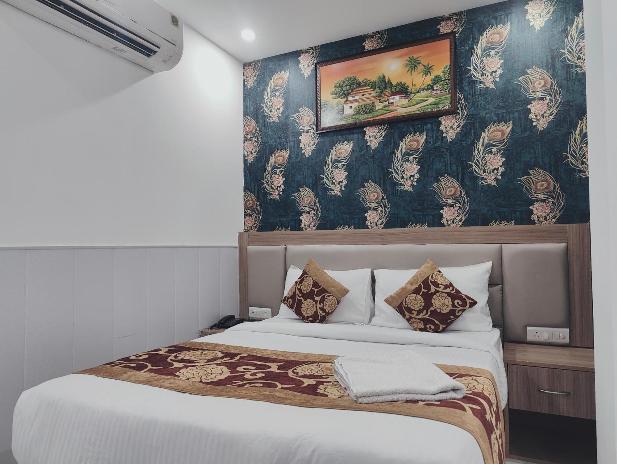 Decent Suites Inn- Mahipalpur, Delhi Airport, Aerocity 4*