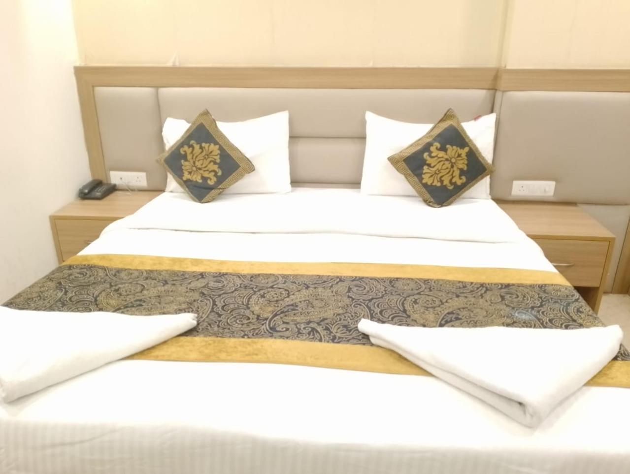 Decent Suites Inn- Mahipalpur, Delhi Airport, Aerocity Acomodação com café da manhã  4*