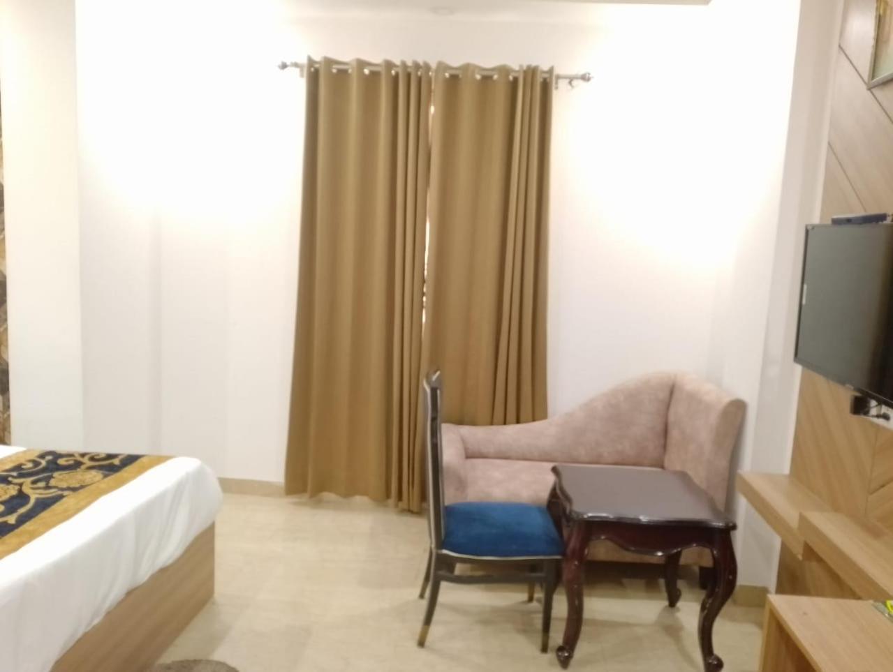 Decent Suites Inn- Mahipalpur, Delhi Airport, Aerocity Nova Deli