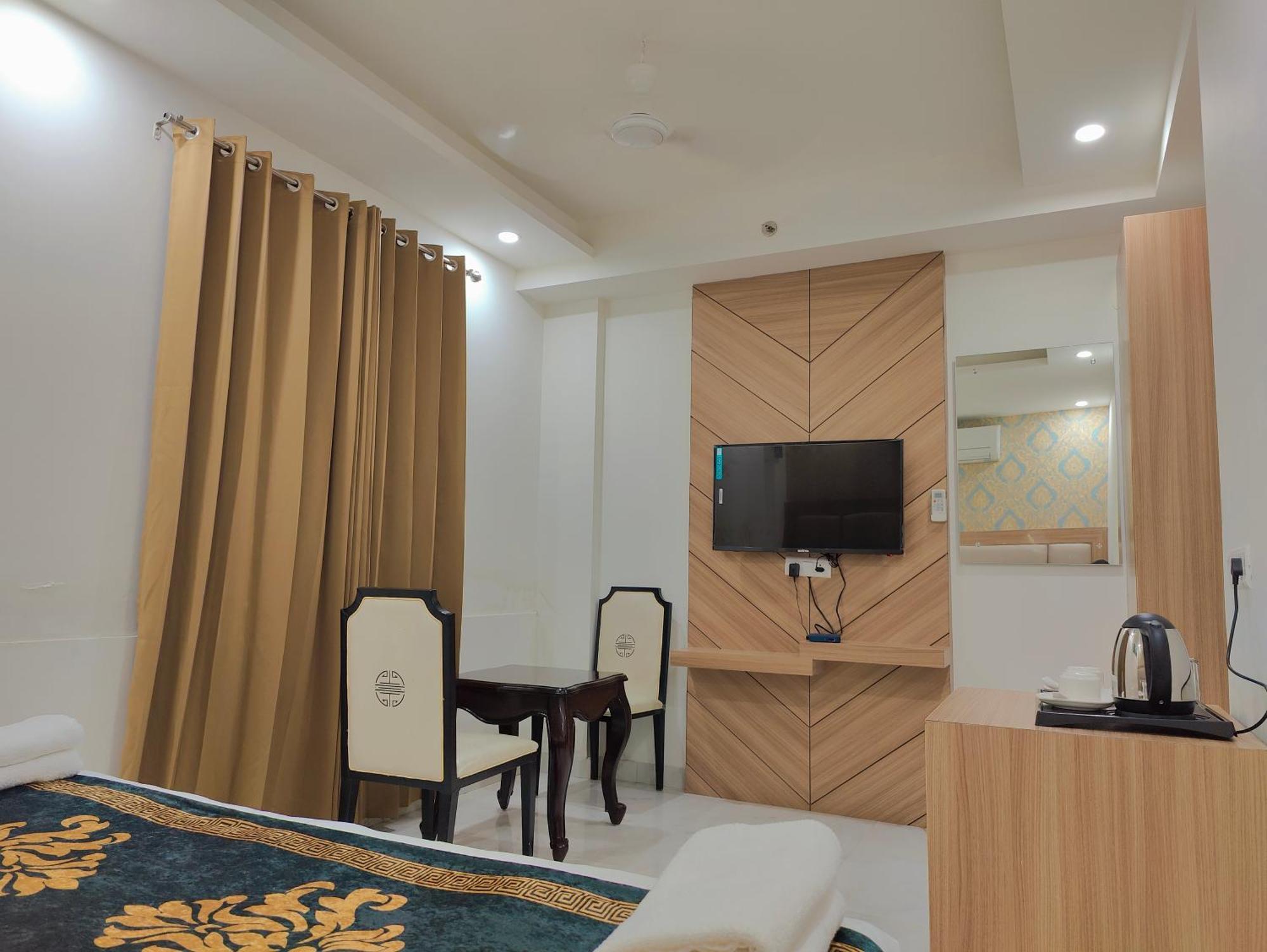 Decent Suites Inn- Mahipalpur, Delhi Airport, Aerocity Acomodação com café da manhã 