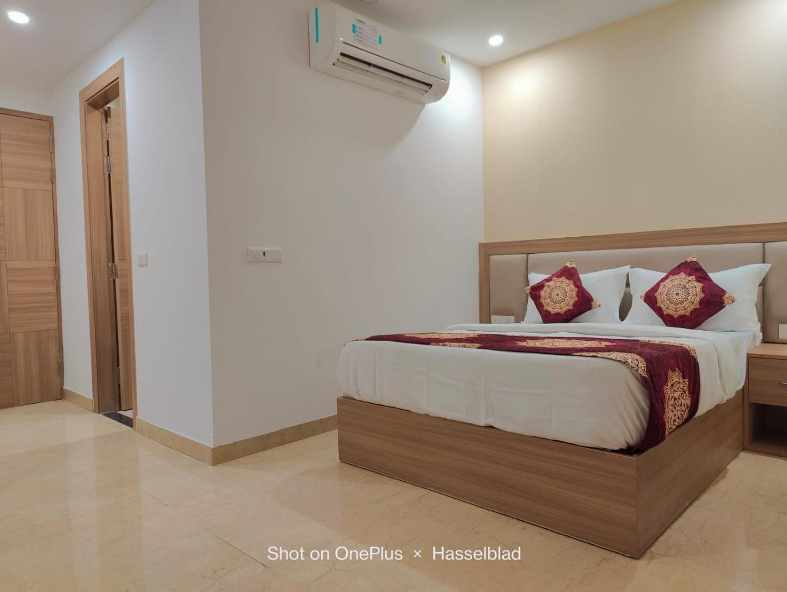 Decent Suites Inn- Mahipalpur, Delhi Airport, Aerocity 4*