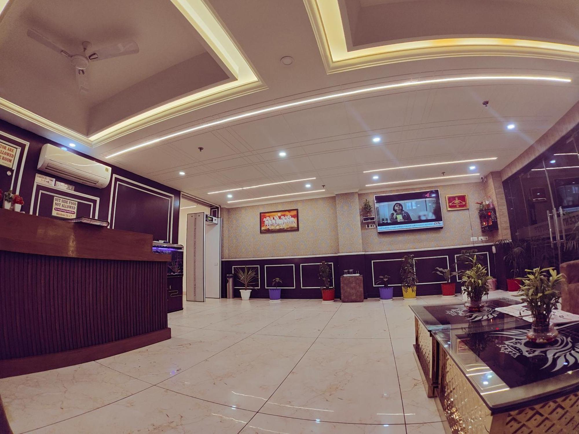 Decent Suites Inn- Mahipalpur, Delhi Airport, Aerocity
