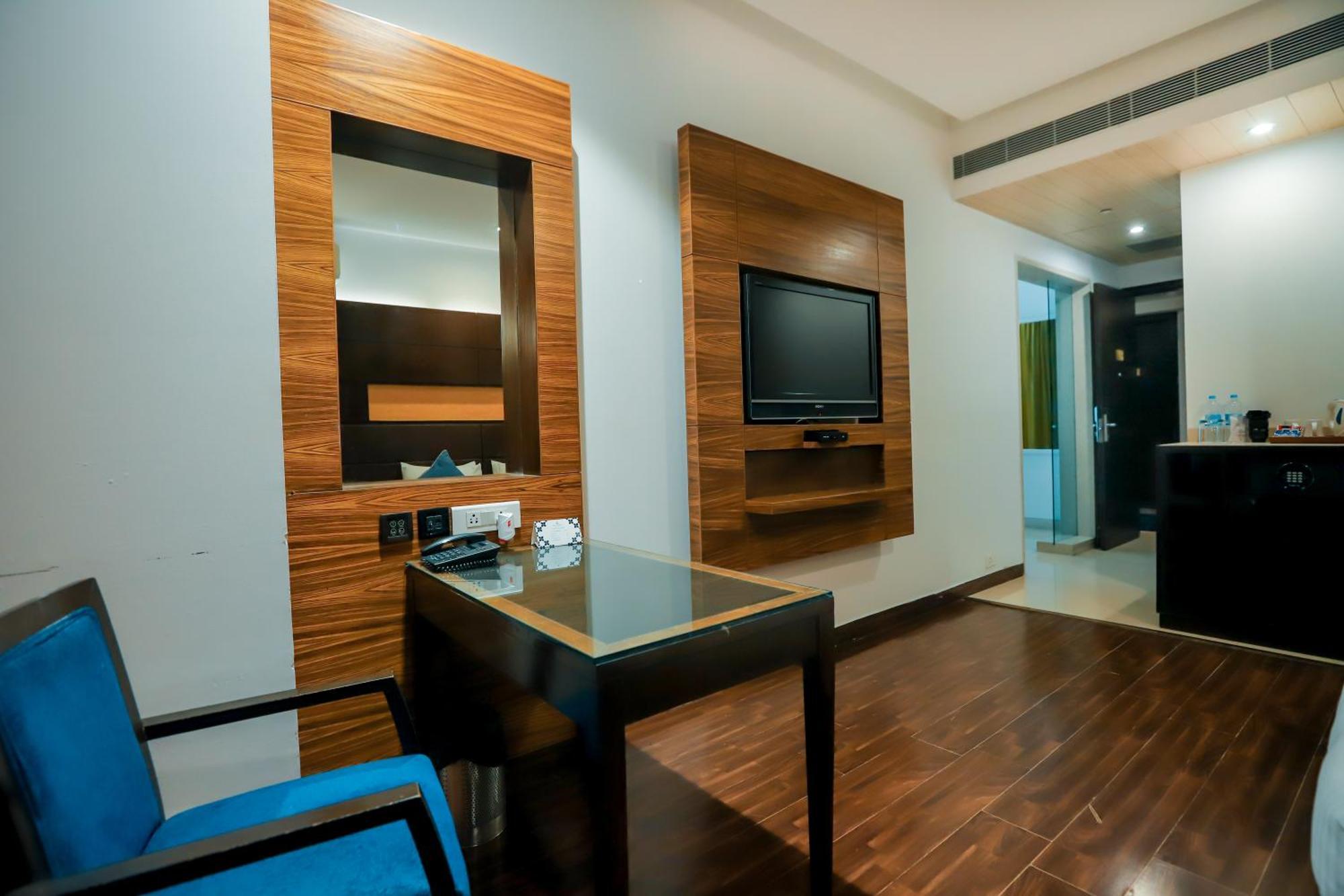 Hotel Bel-la Monde Chhattarpur South Delhi 4*