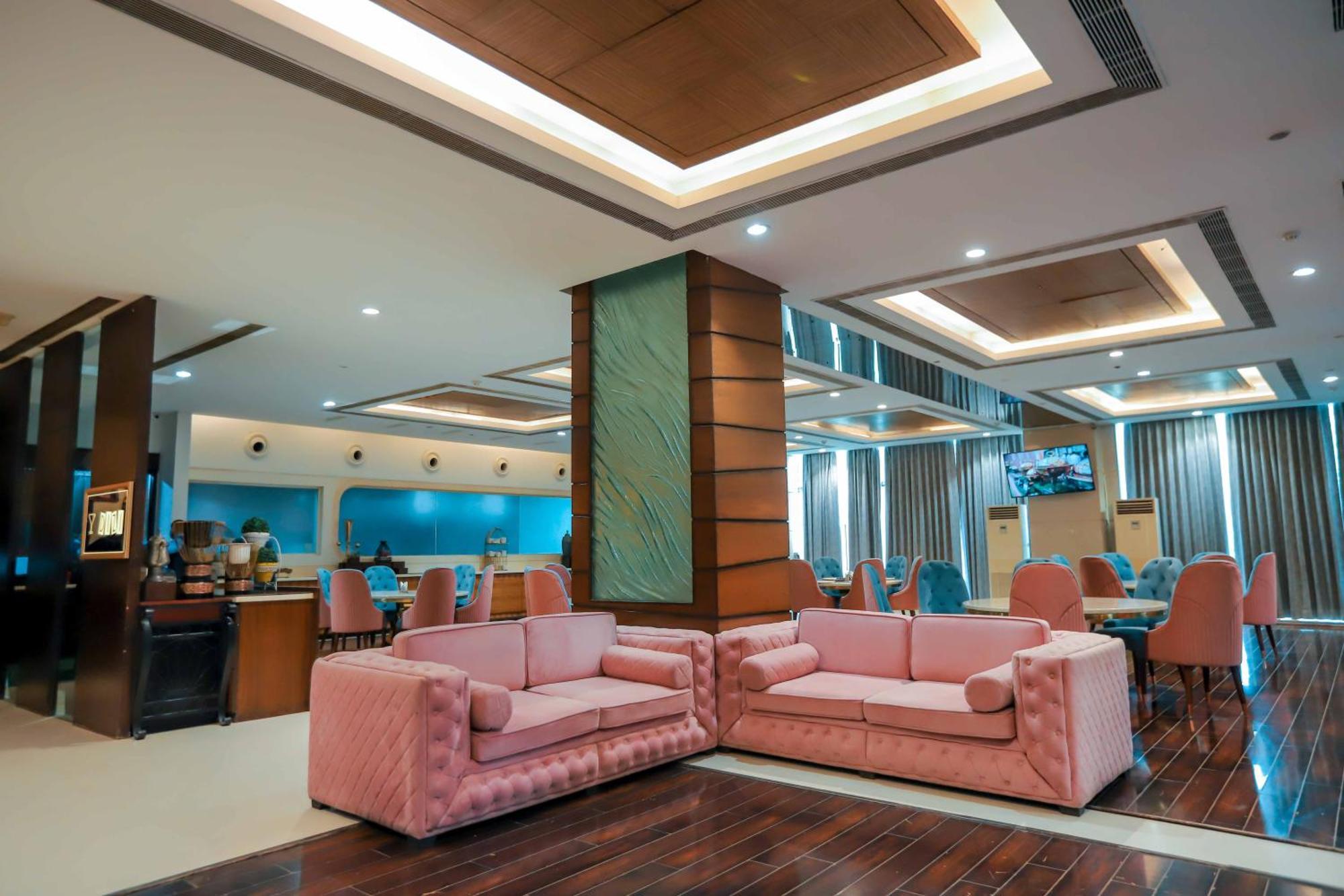 Hotel Bel-la Monde Chhattarpur South Delhi 4*