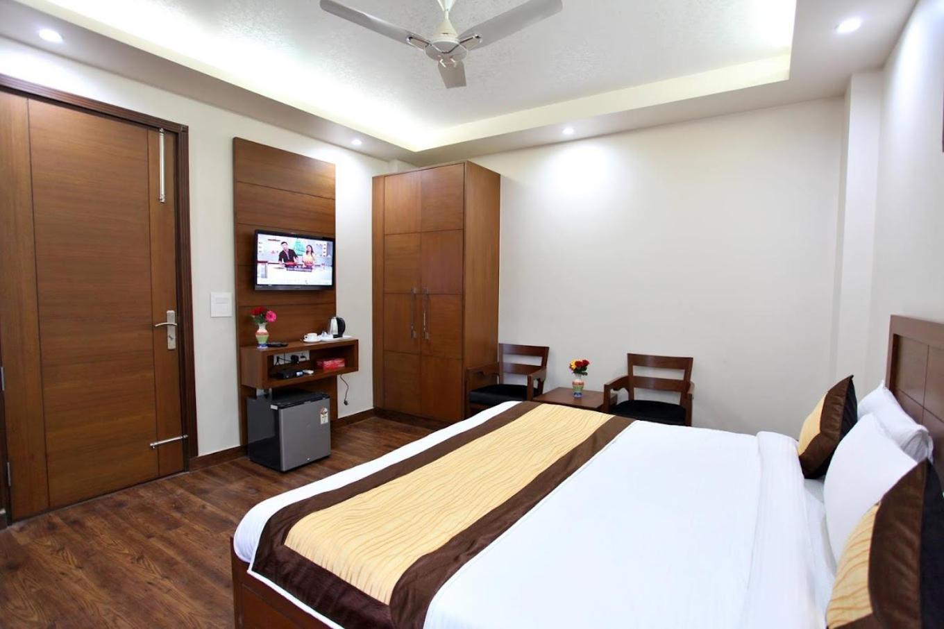 Hc Grand Near Indraprastha Apollo Hospital 3*