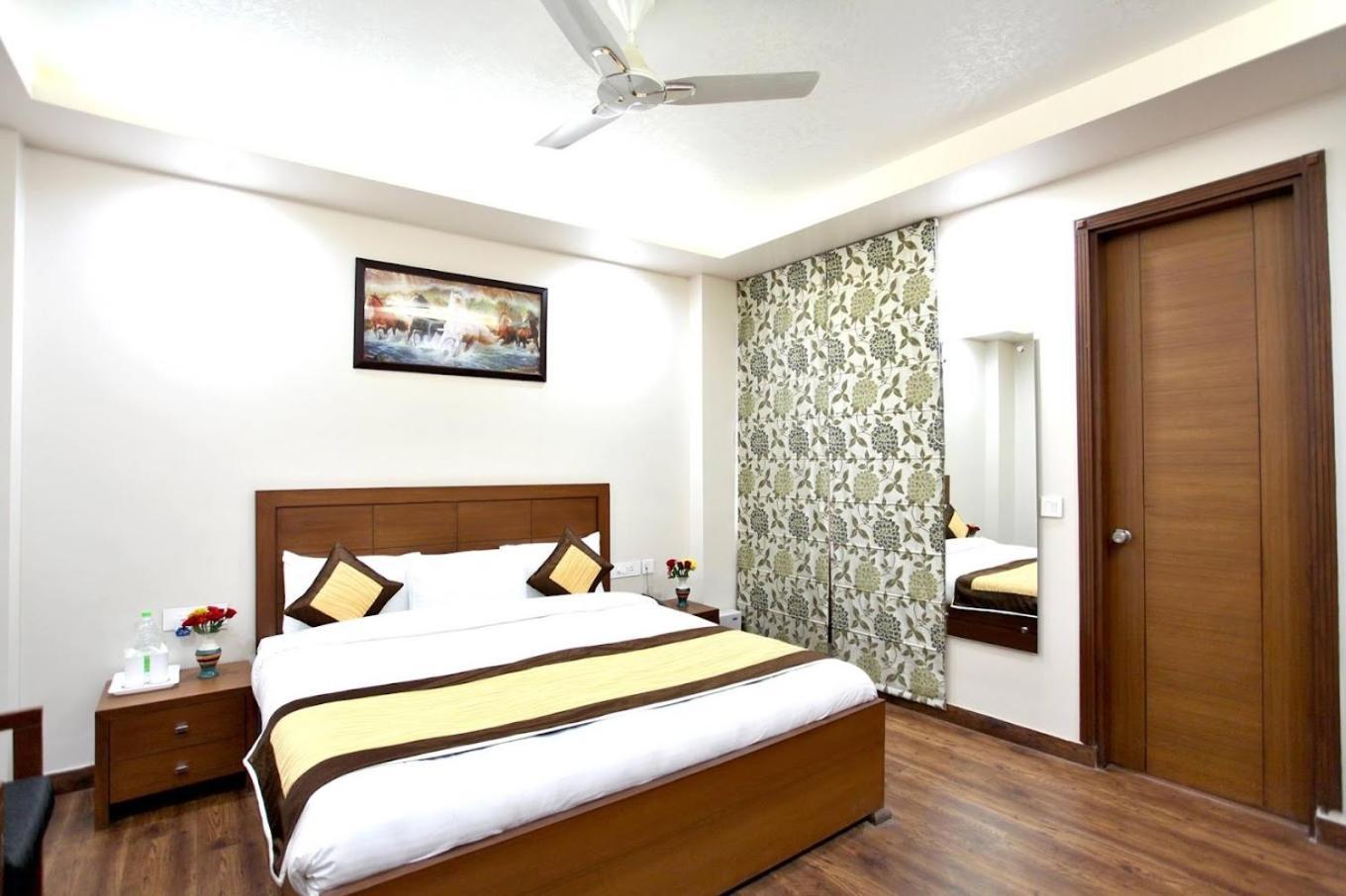 Hc Grand Near Indraprastha Apollo Hospital Hotel