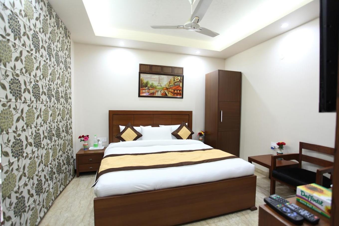 Hotel Hc Grand Near Indraprastha Apollo Hospital Nova Deli