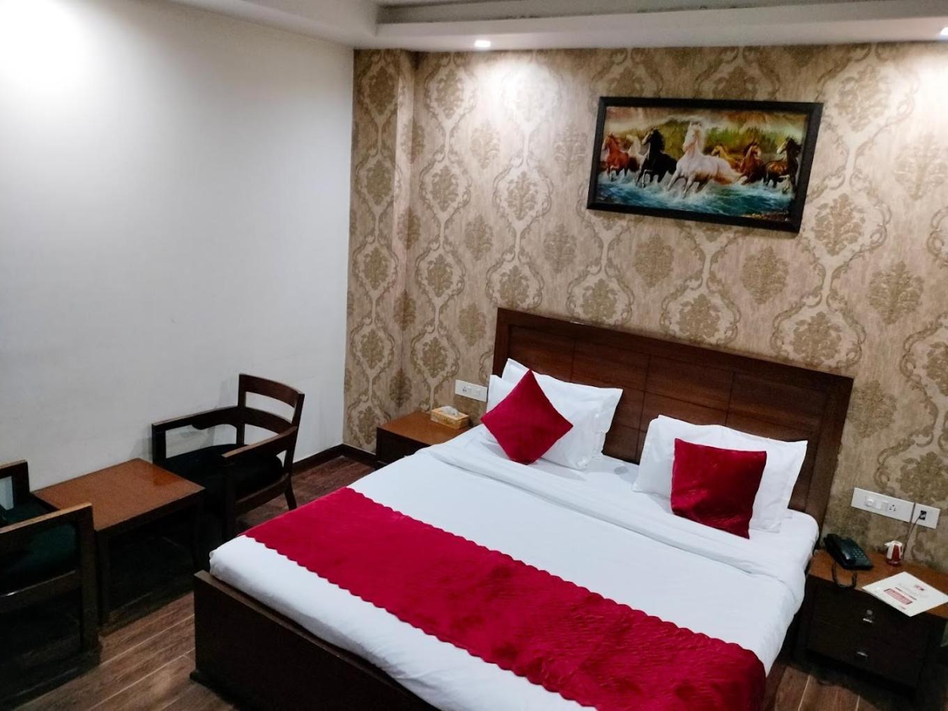 Hc Grand Near Indraprastha Apollo Hospital 3*