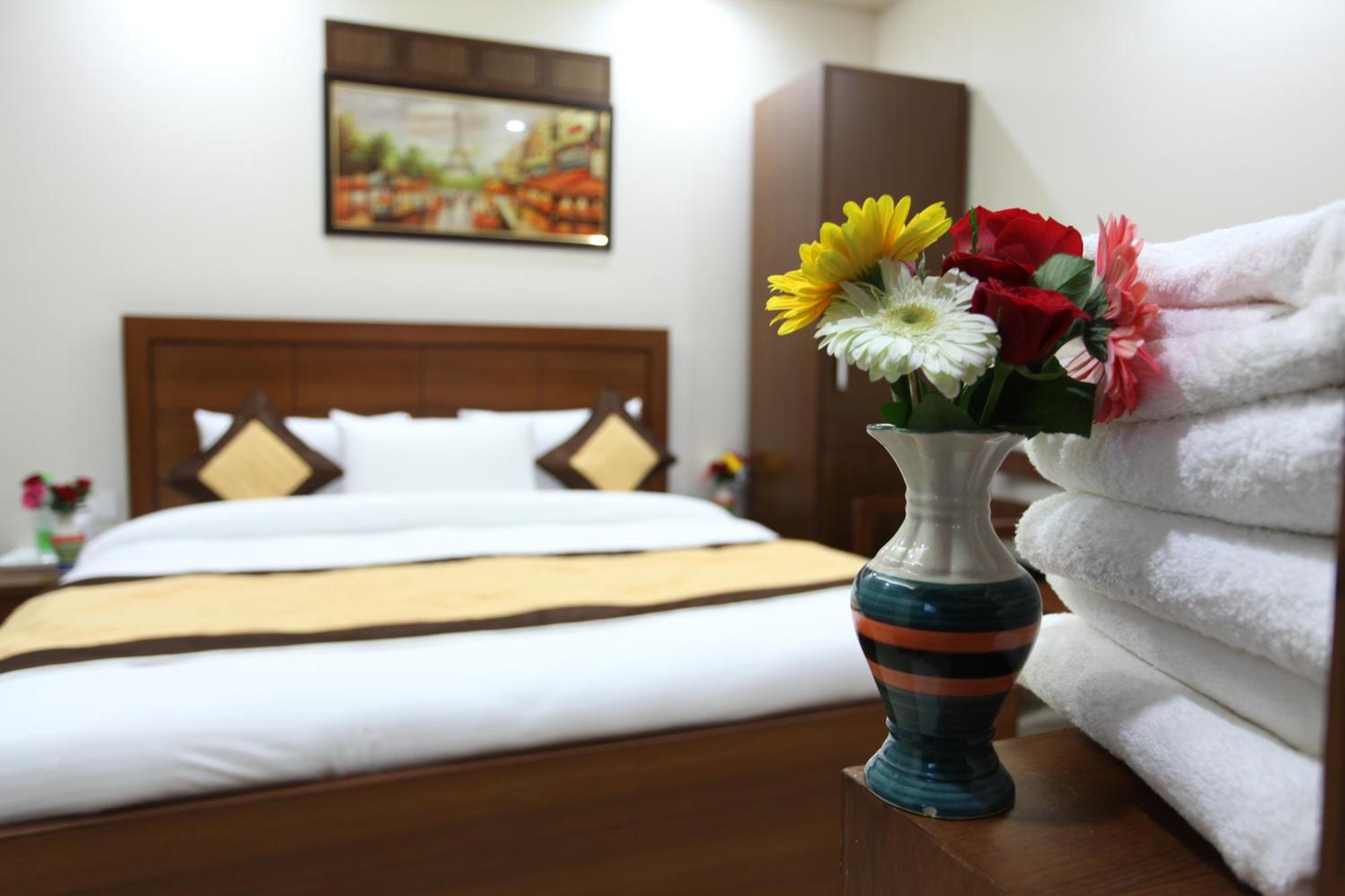 Hotel Hc Grand Near Indraprastha Apollo Hospital
