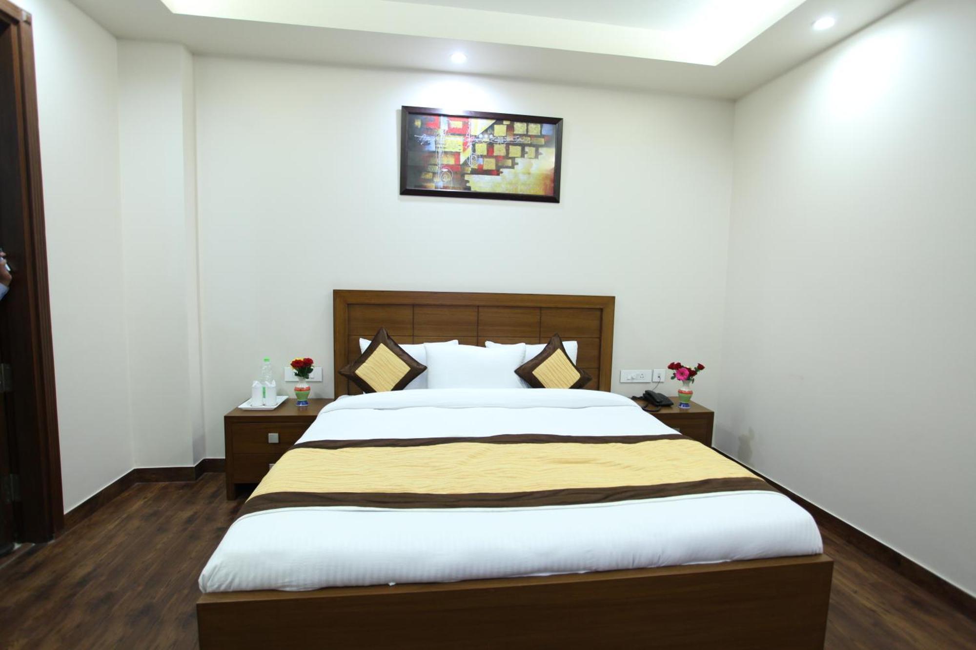 Hotel Hc Grand Near Indraprastha Apollo Hospital