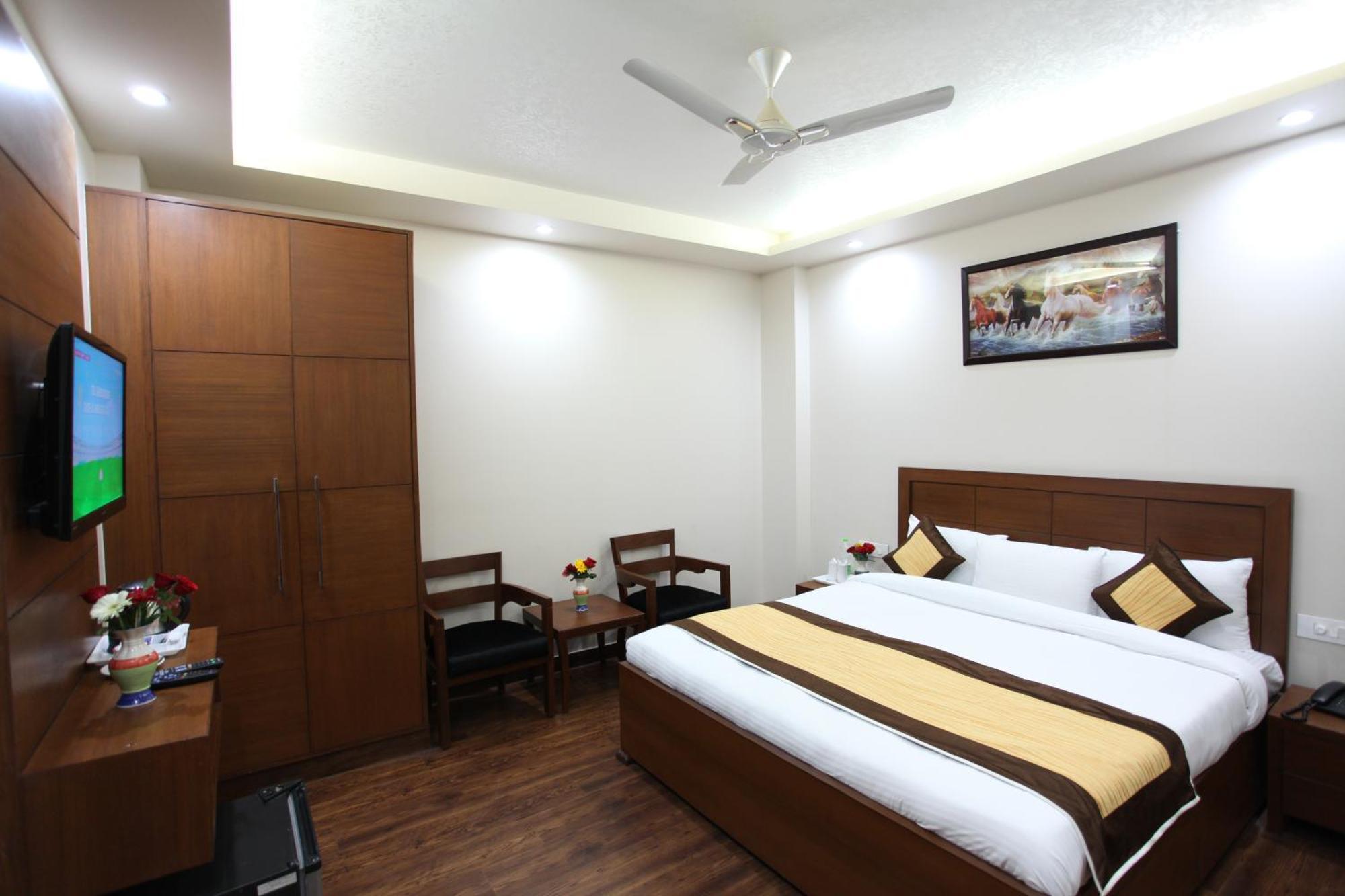 Hc Grand Near Indraprastha Apollo Hospital Hotel 3*