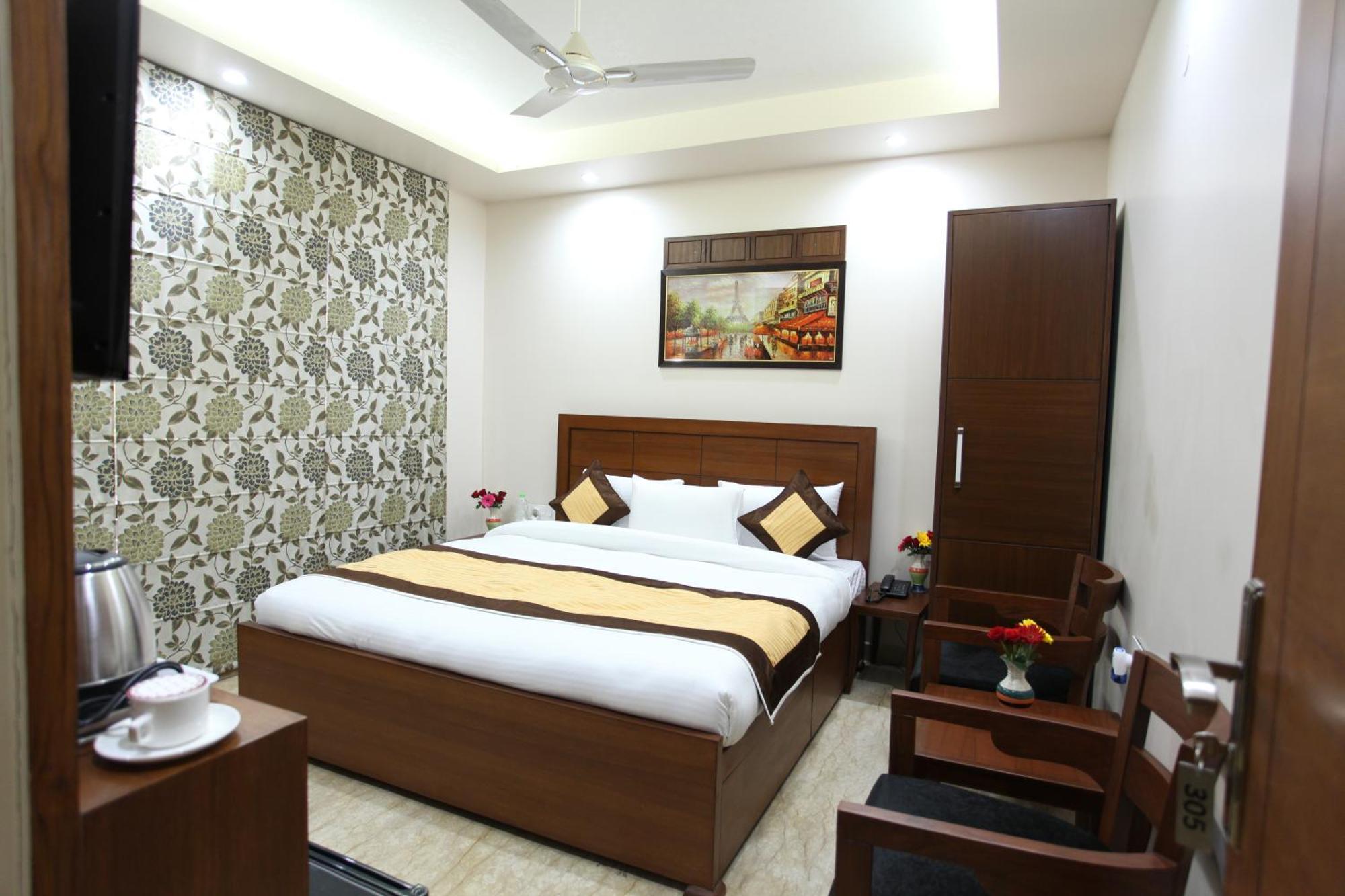 Hotel Hc Grand Near Indraprastha Apollo Hospital New Delhi