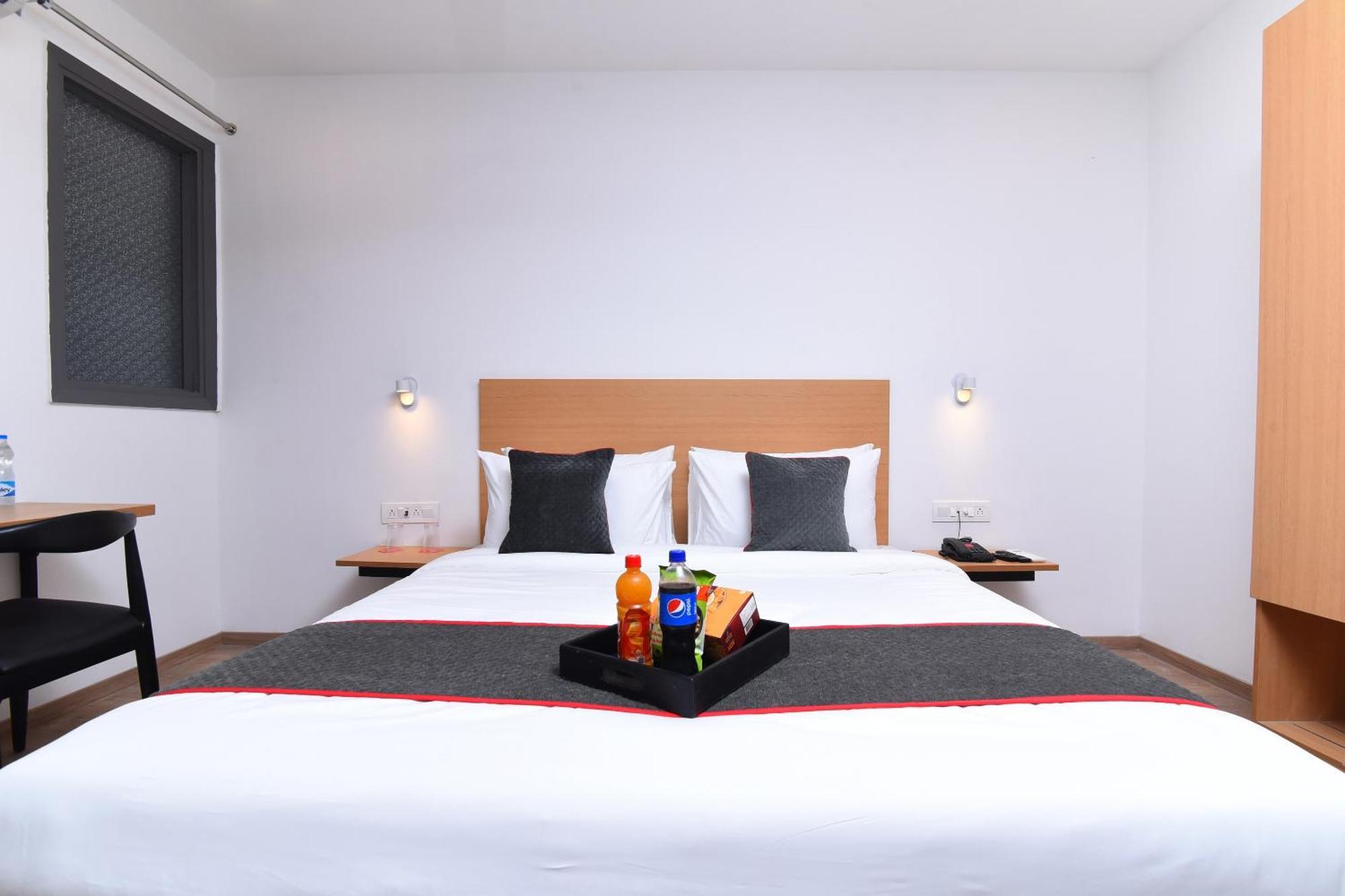 Townhouse Rudra Near Chhatarpur Metro Station Hotel 4*