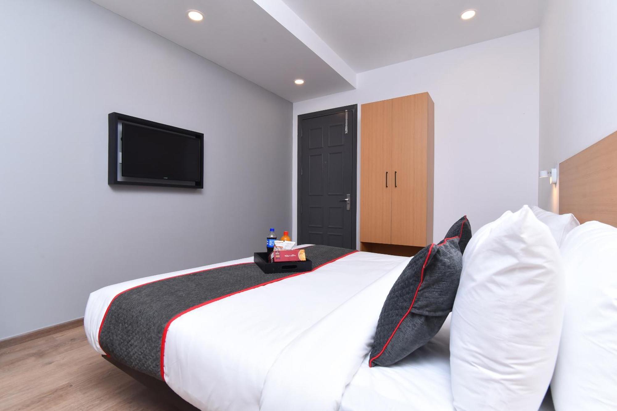 Townhouse Rudra Near Chhatarpur Metro Station 4*