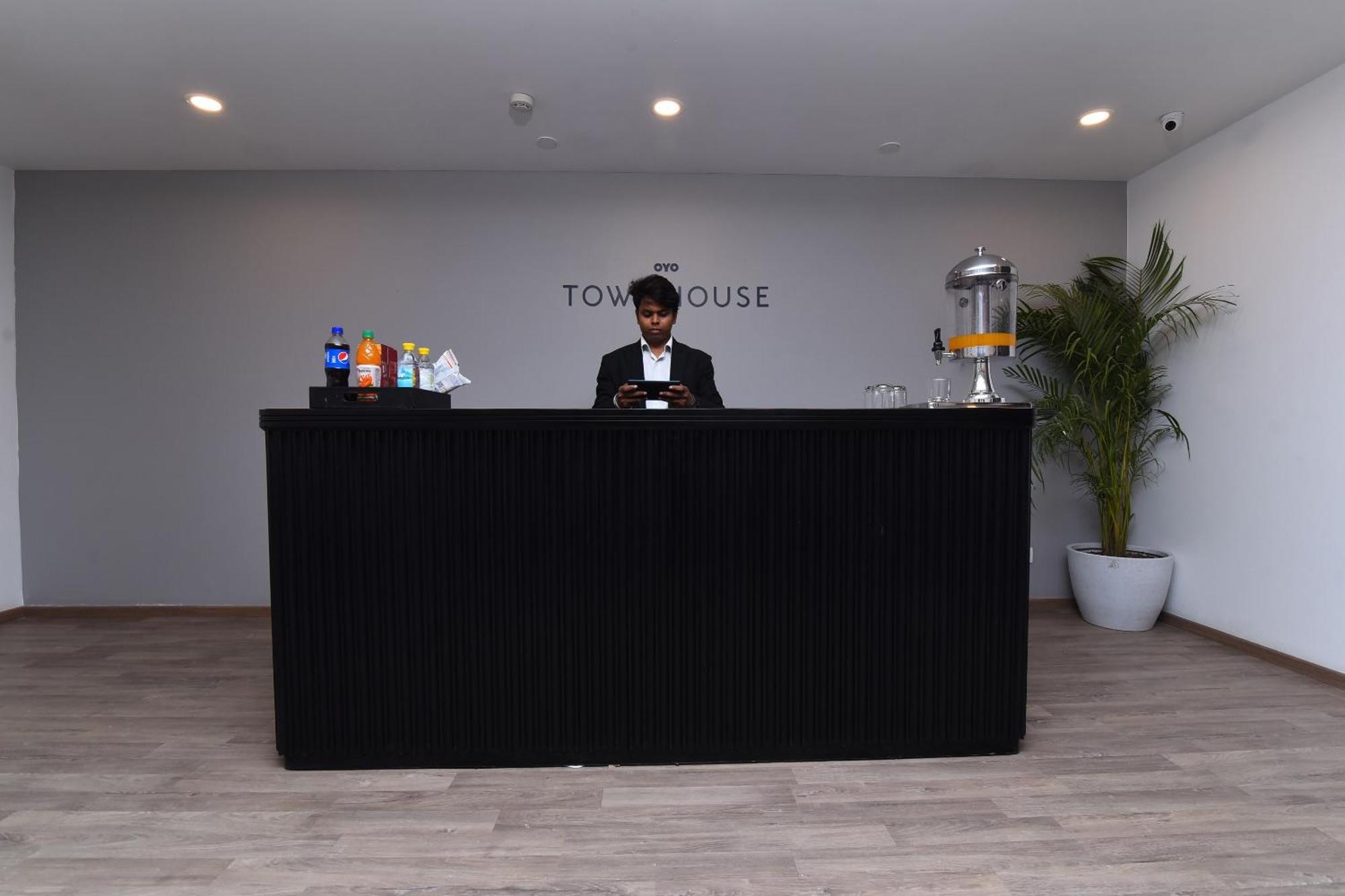 Townhouse Rudra Near Chhatarpur Metro Station New Delhi
