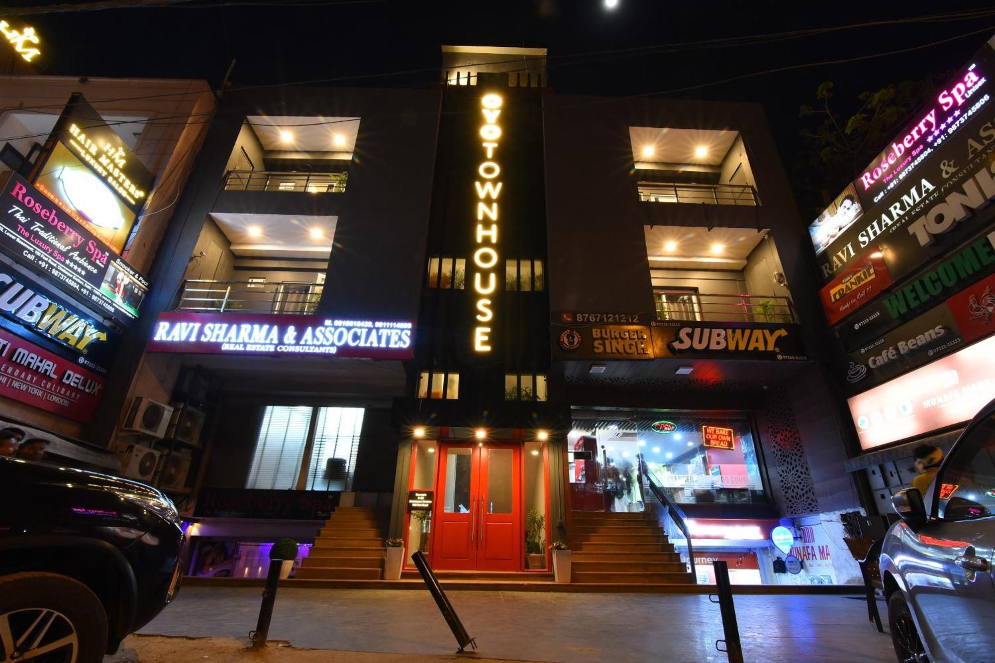 Townhouse Rudra Near Chhatarpur Metro Station