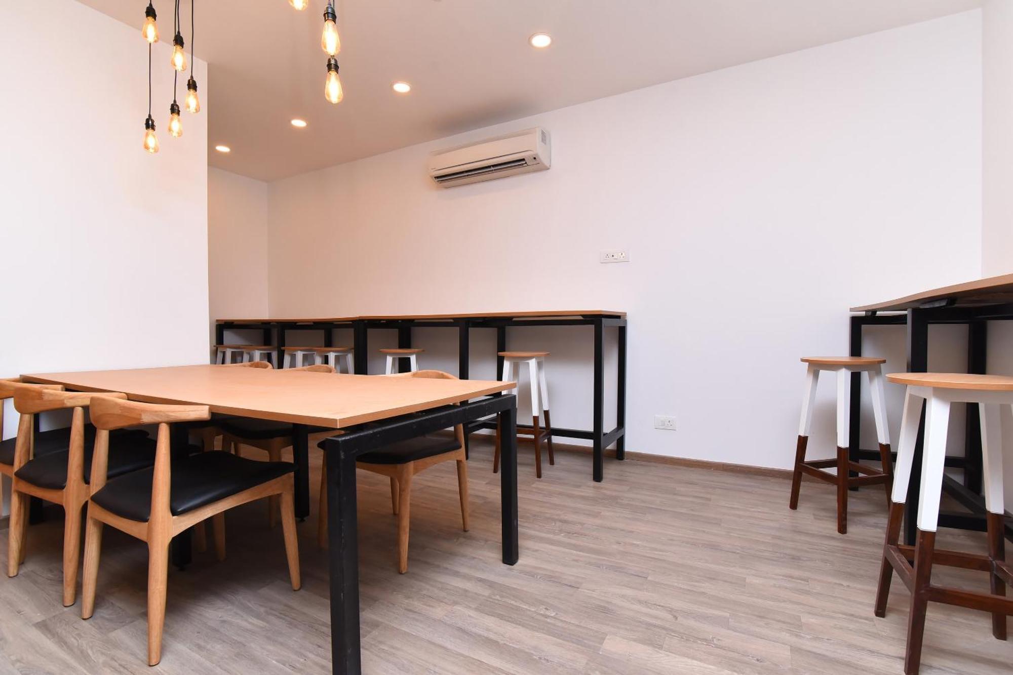 Townhouse Rudra Near Chhatarpur Metro Station New Delhi