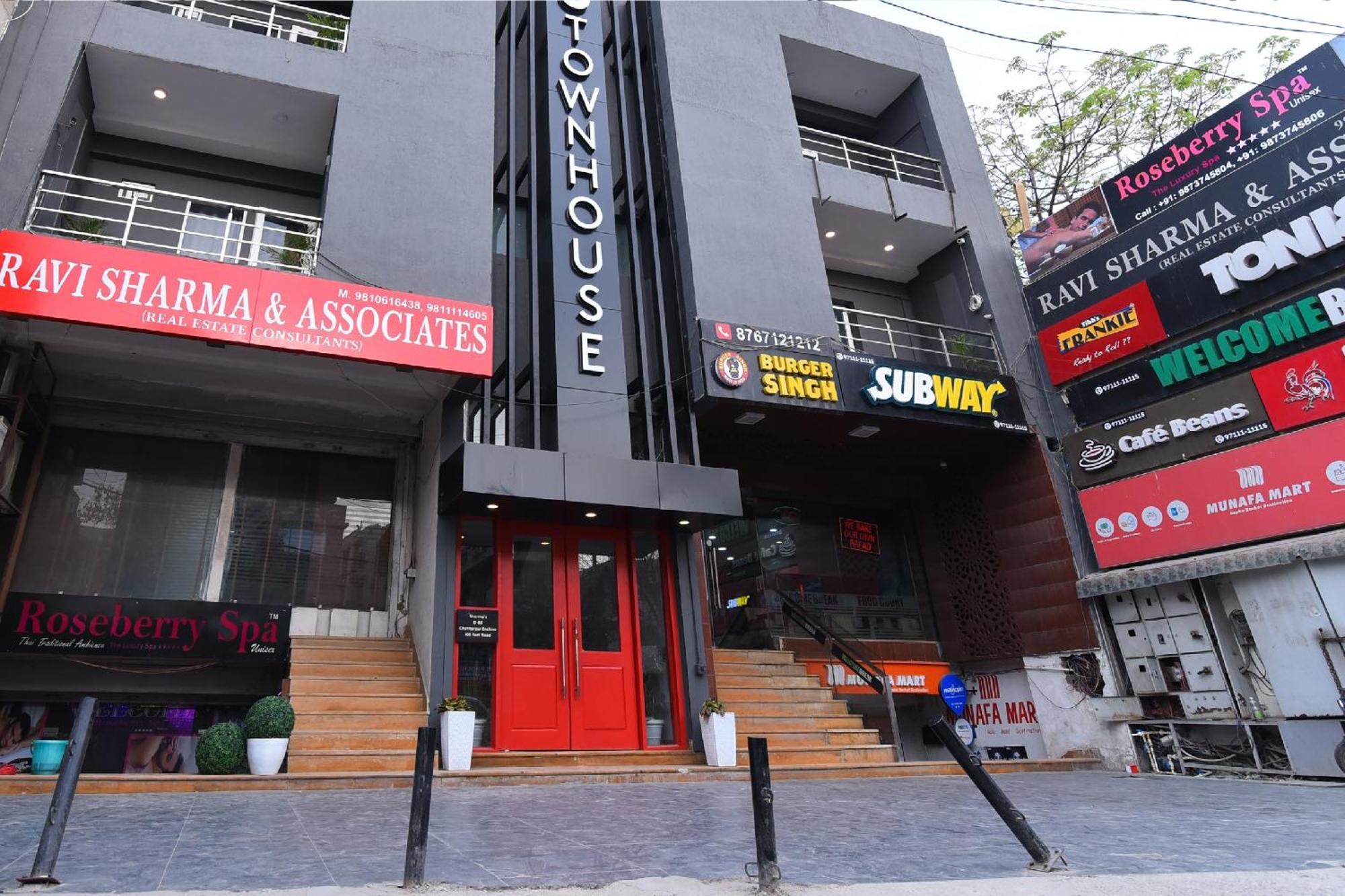 Townhouse Rudra Near Chhatarpur Metro Station Hotel