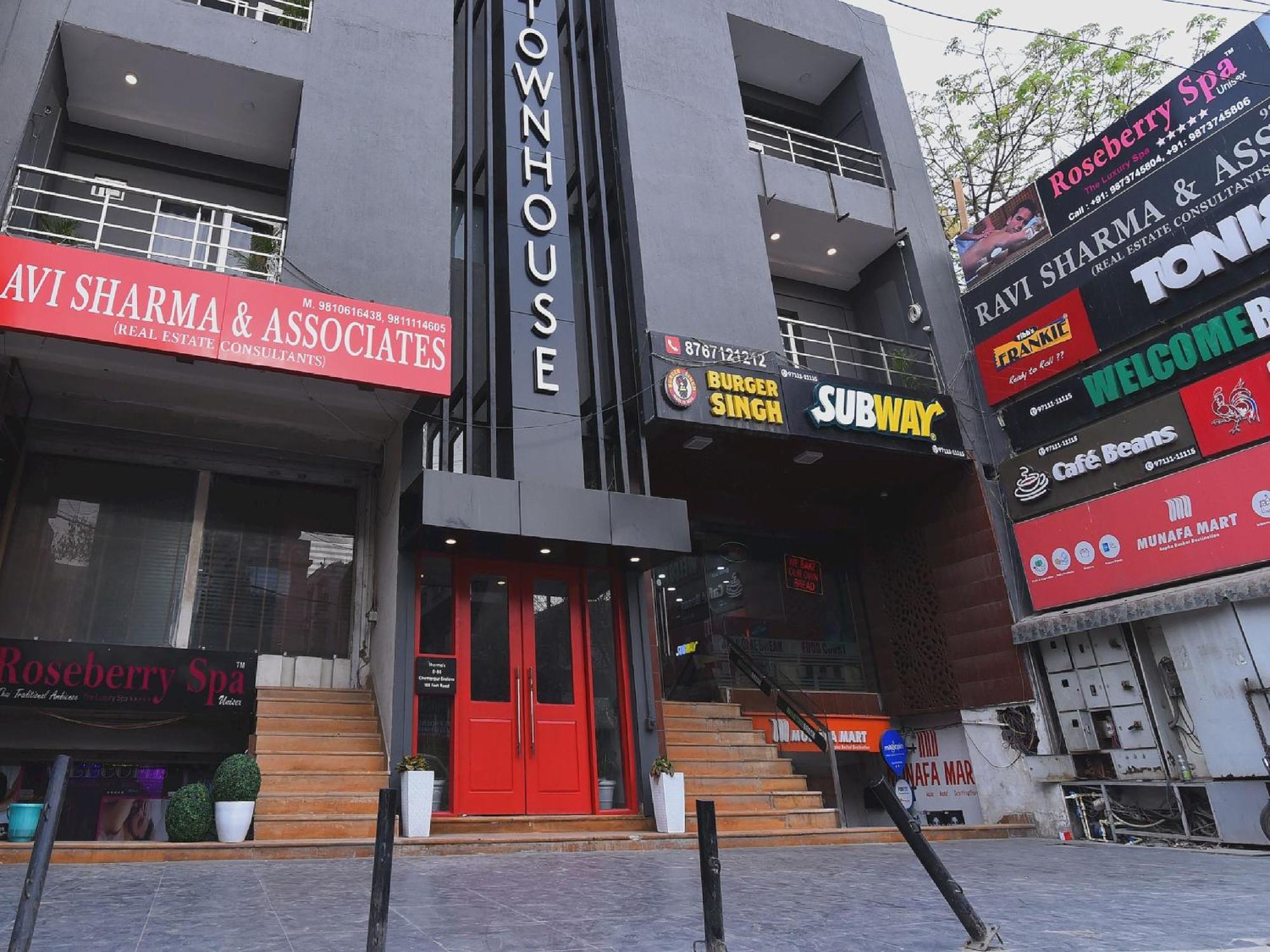 Hotel Townhouse Rudra Near Chhatarpur Metro Station 4*