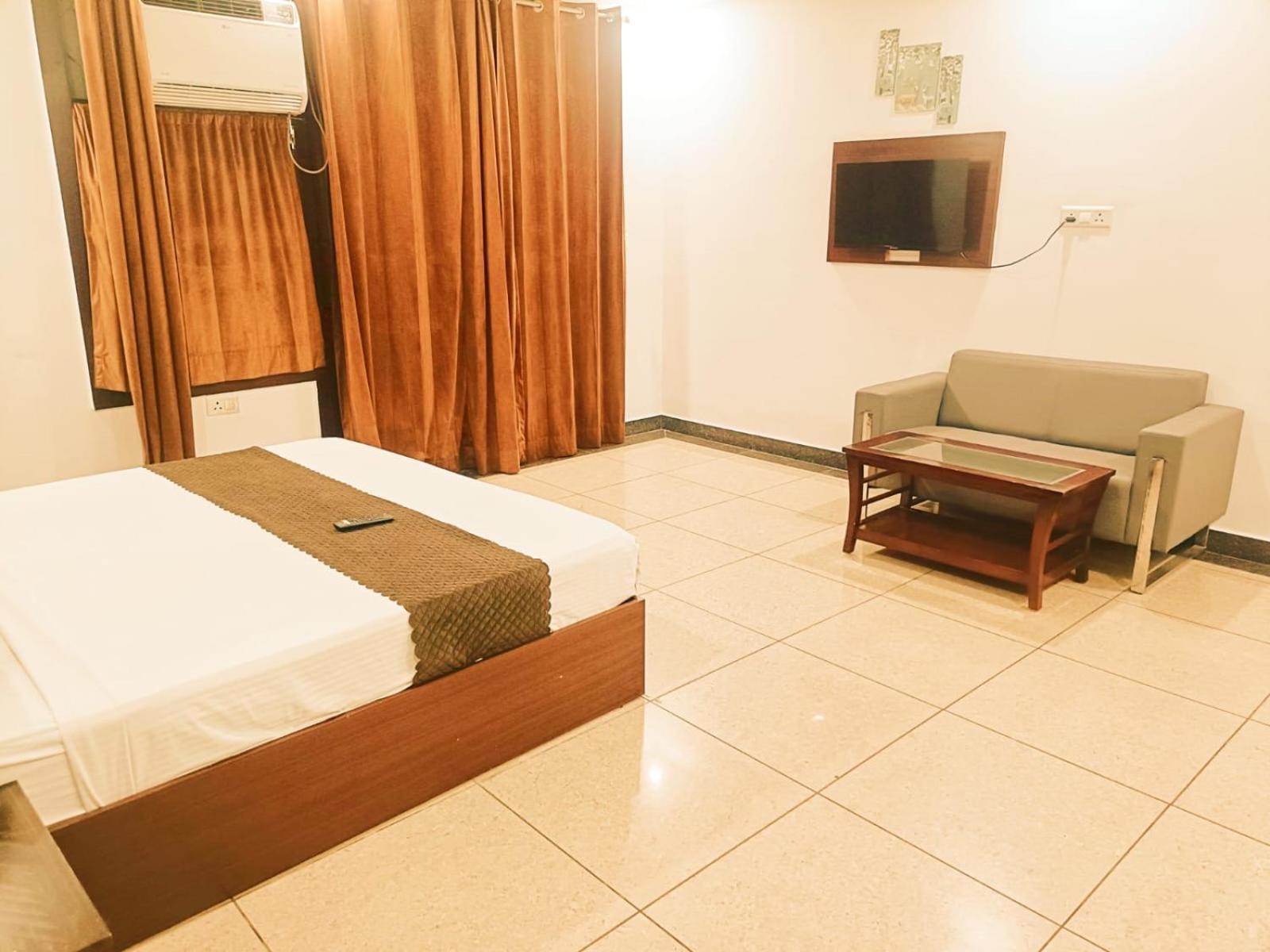 Ambiance Plazaa A Family At- Delhi Airport Hotel New Delhi