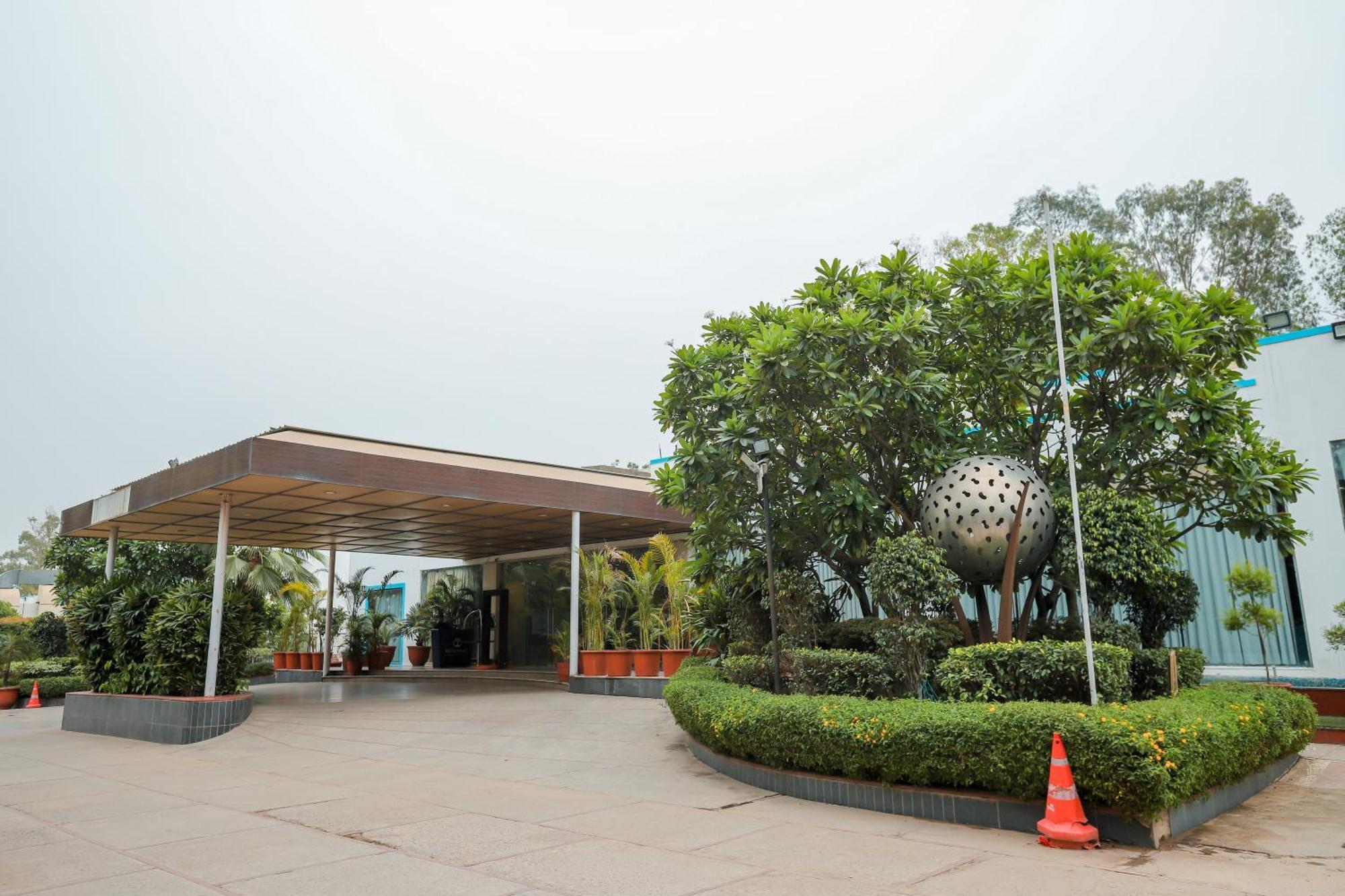 Bel-la Monde Chhattarpur South Delhi Hotel 4*