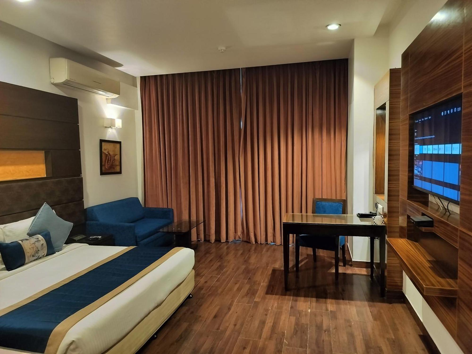 Hotel Bel-la Monde Chhattarpur South Delhi 4*
