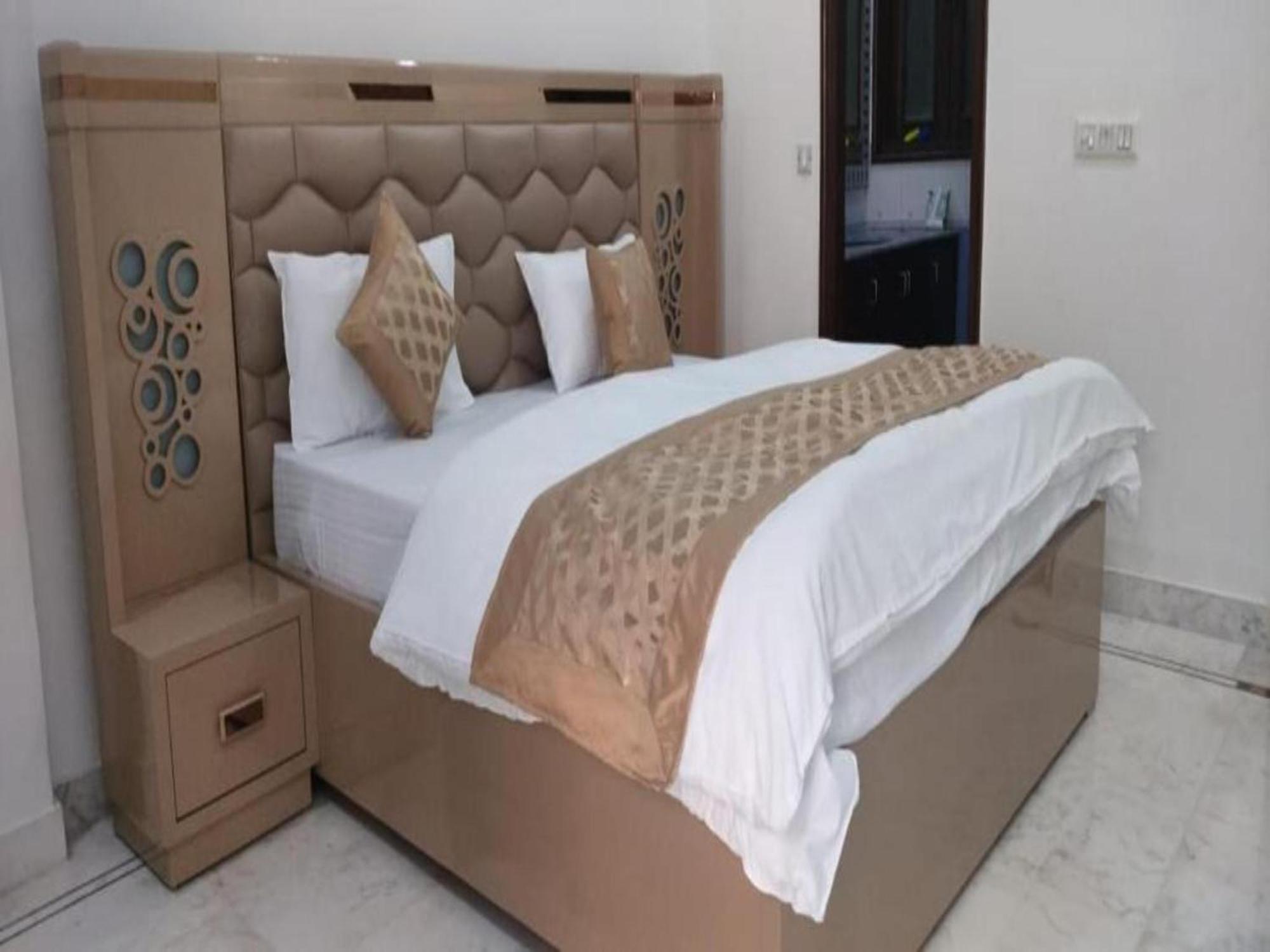 Guest house In Bb - Cum New Delhi