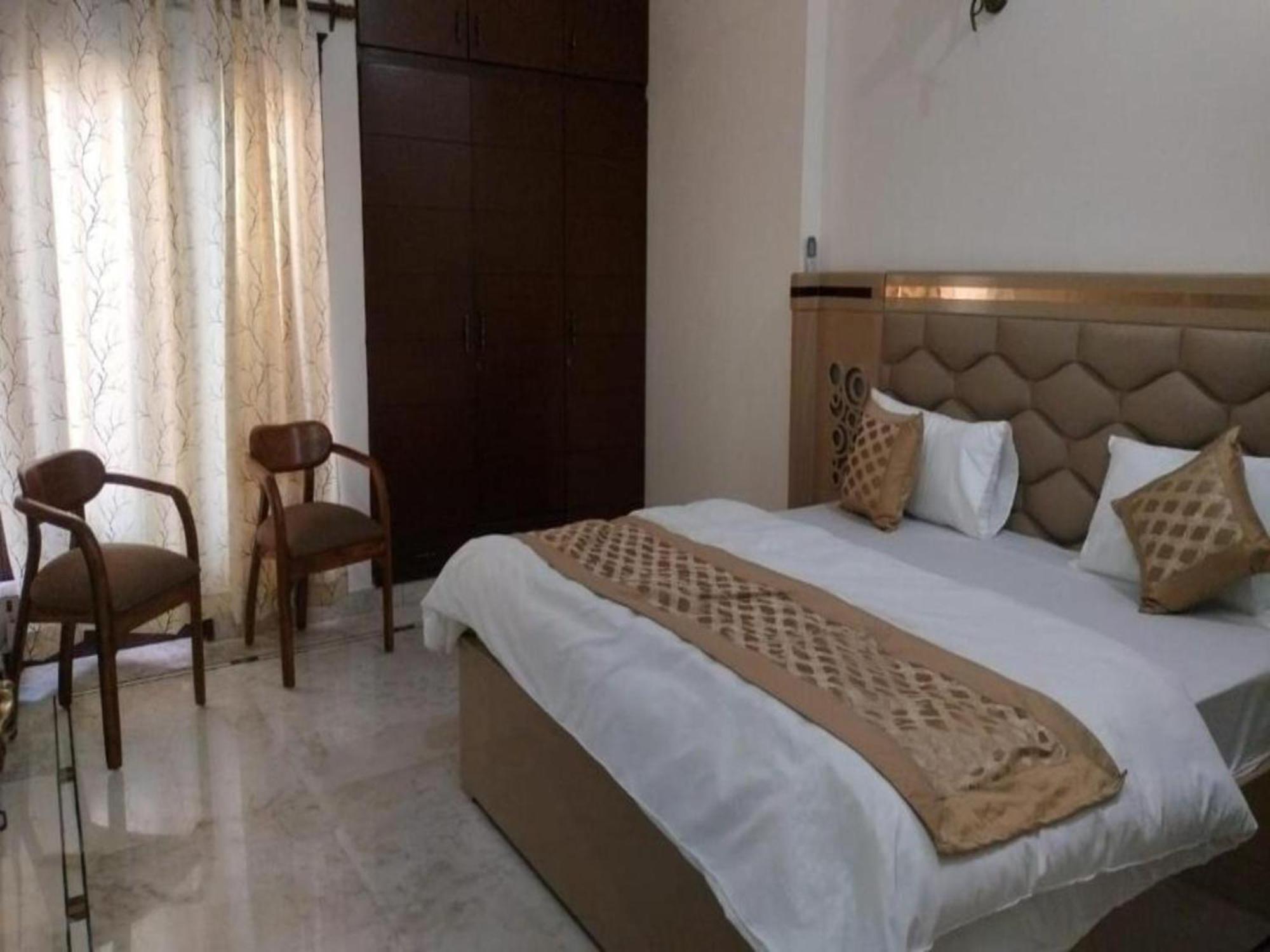 Guest house In Bb - Cum New Delhi