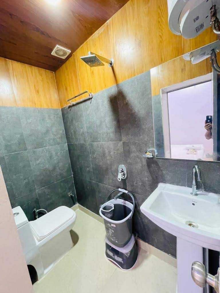 Collection O 81135 Royal Hotel 3*