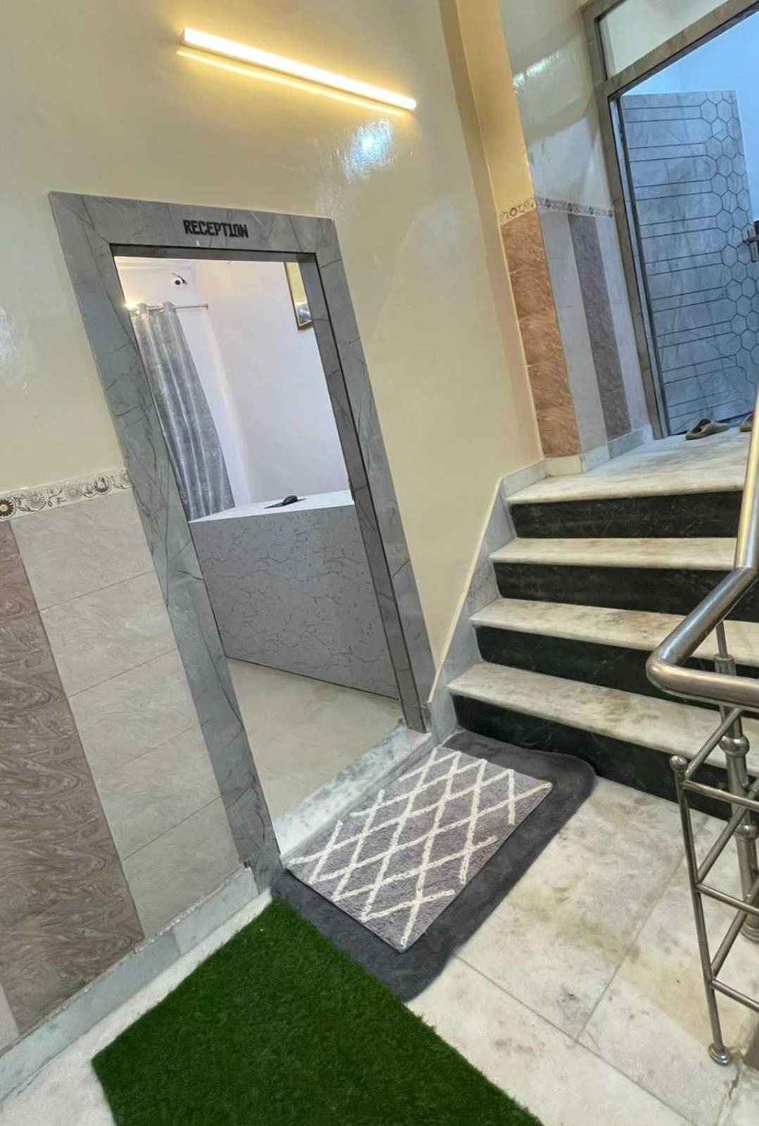 Hotel Collection O 81135 Royal 3*
