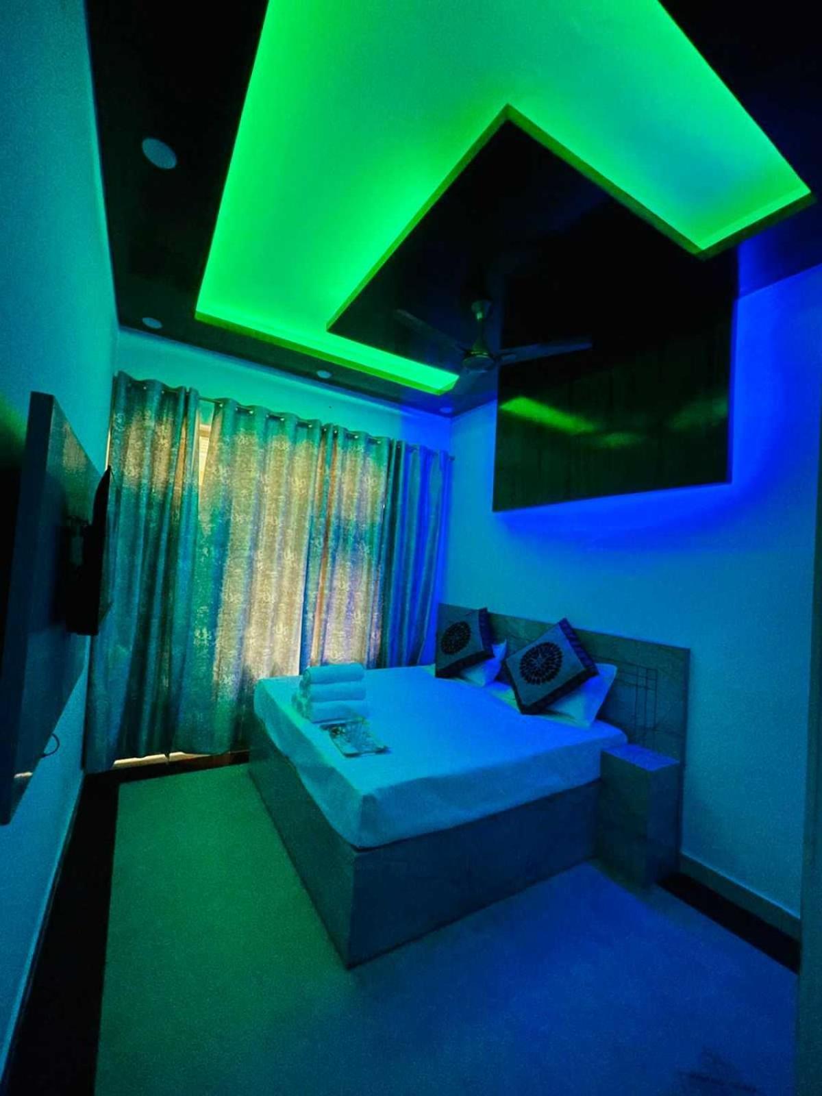 Hotel Collection O 81135 Royal New Delhi