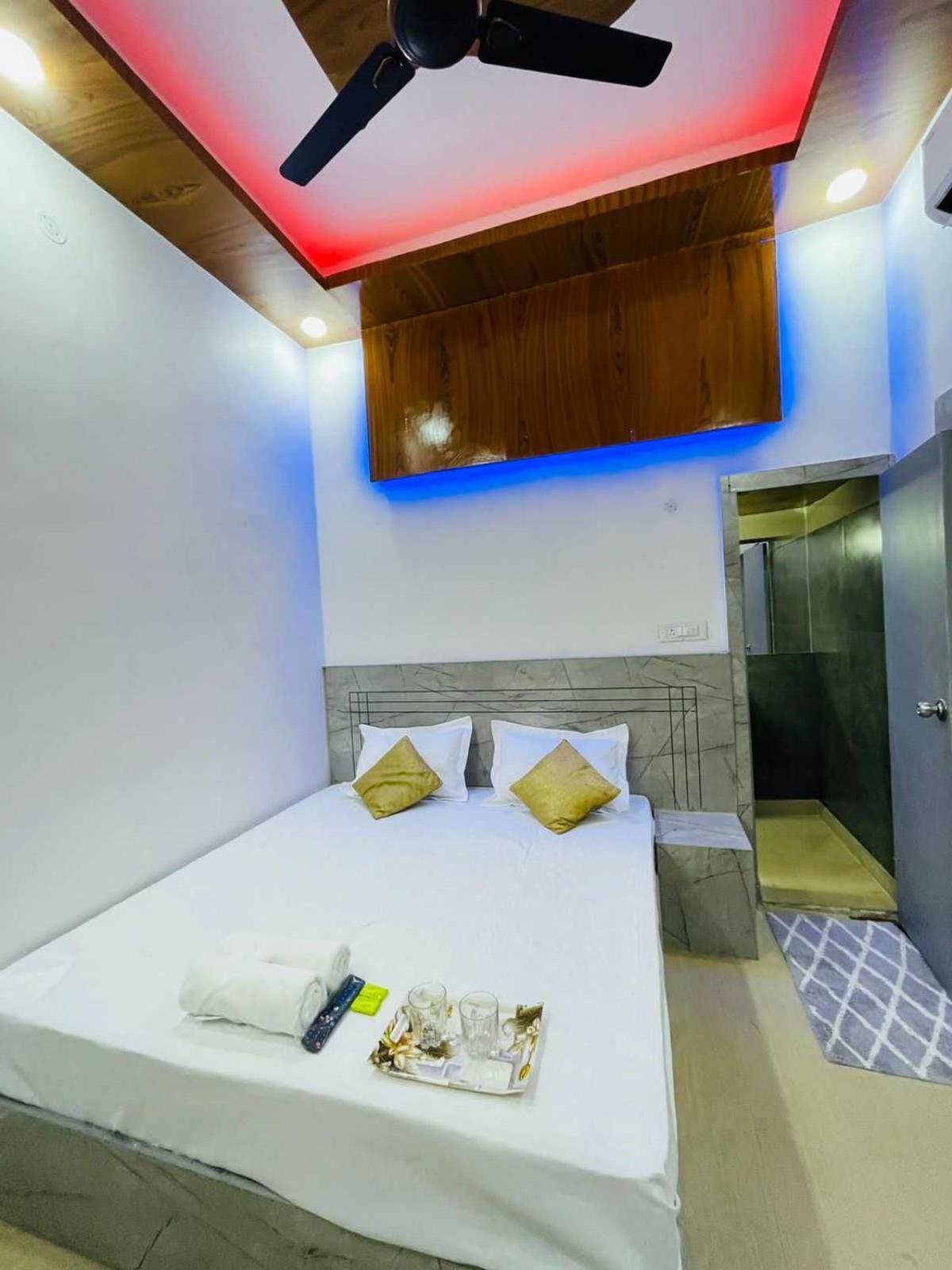 Hotel Collection O 81135 Royal
