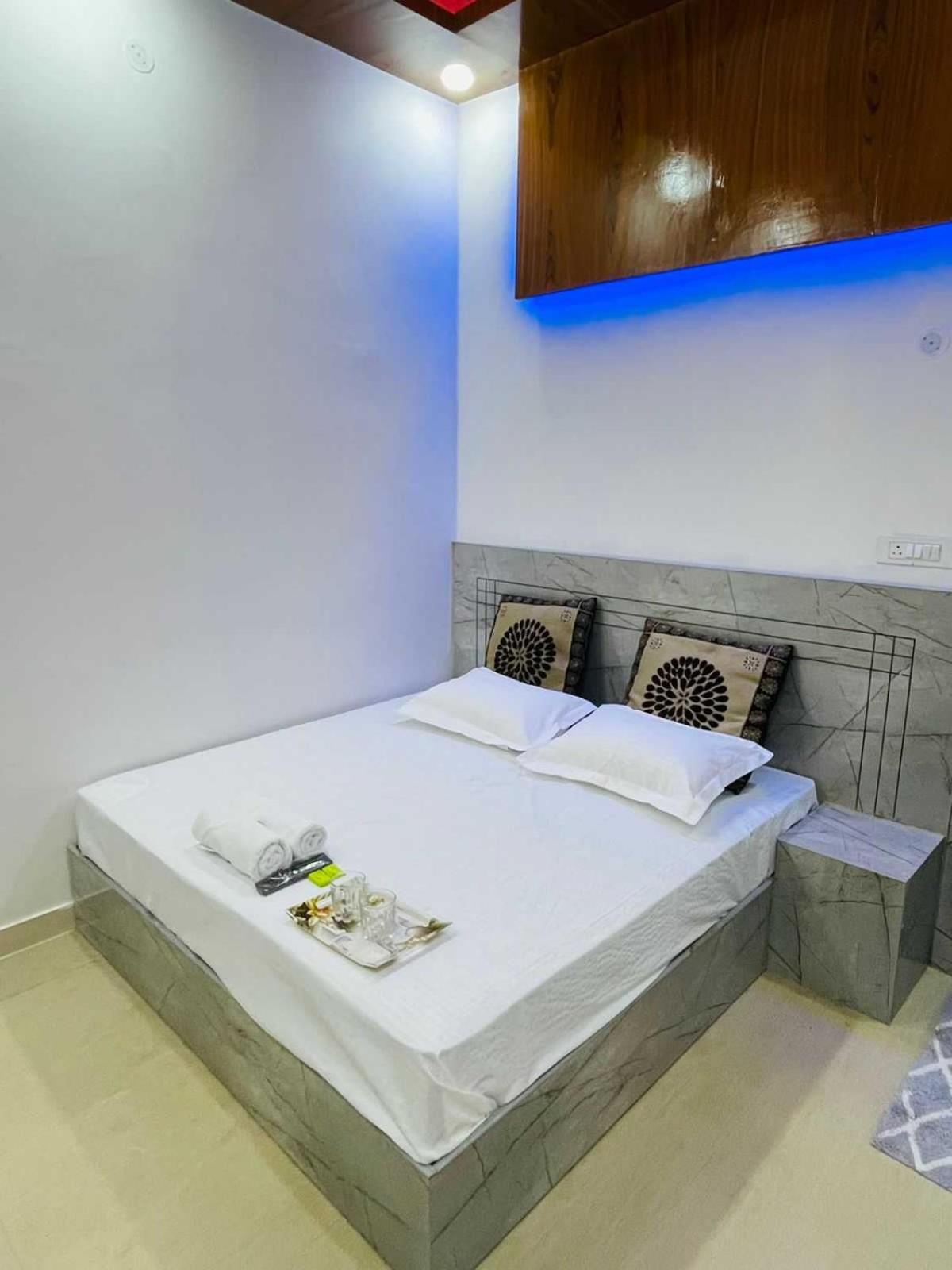 Collection O 81135 Royal Hotel 3*