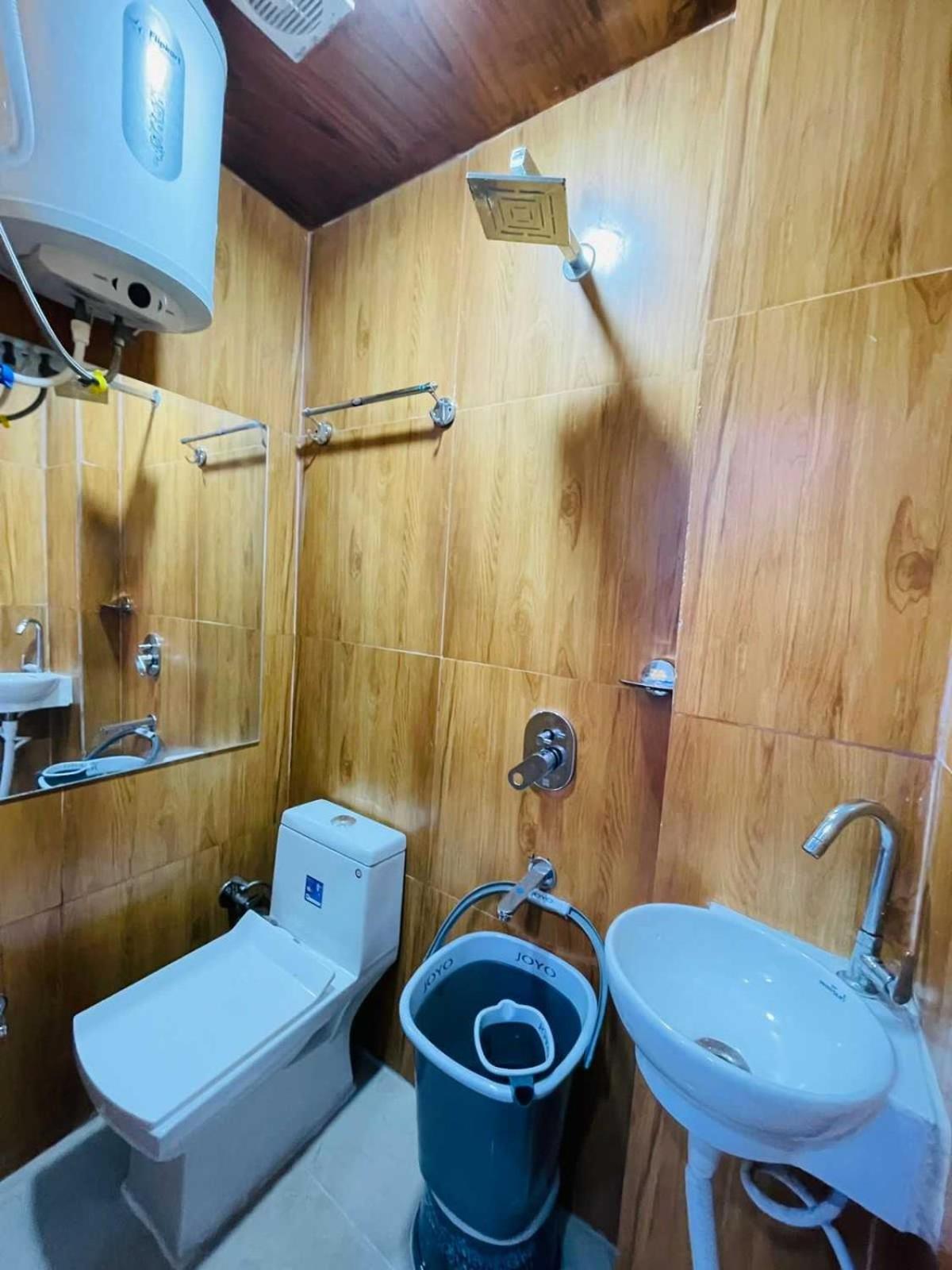 Hotel Collection O 81135 Royal 3*