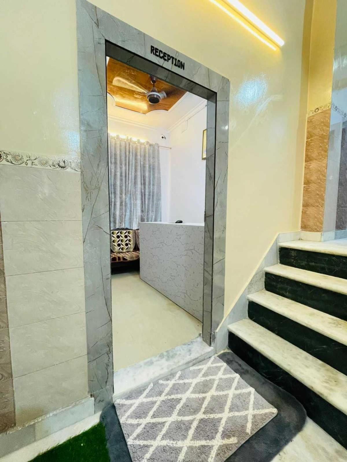 Hotel Collection O 81135 Royal New Delhi