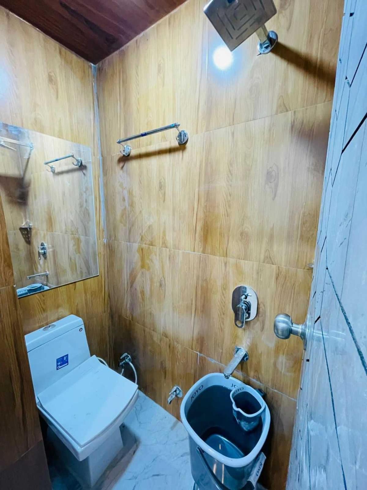 Hotel Collection O 81135 Royal
