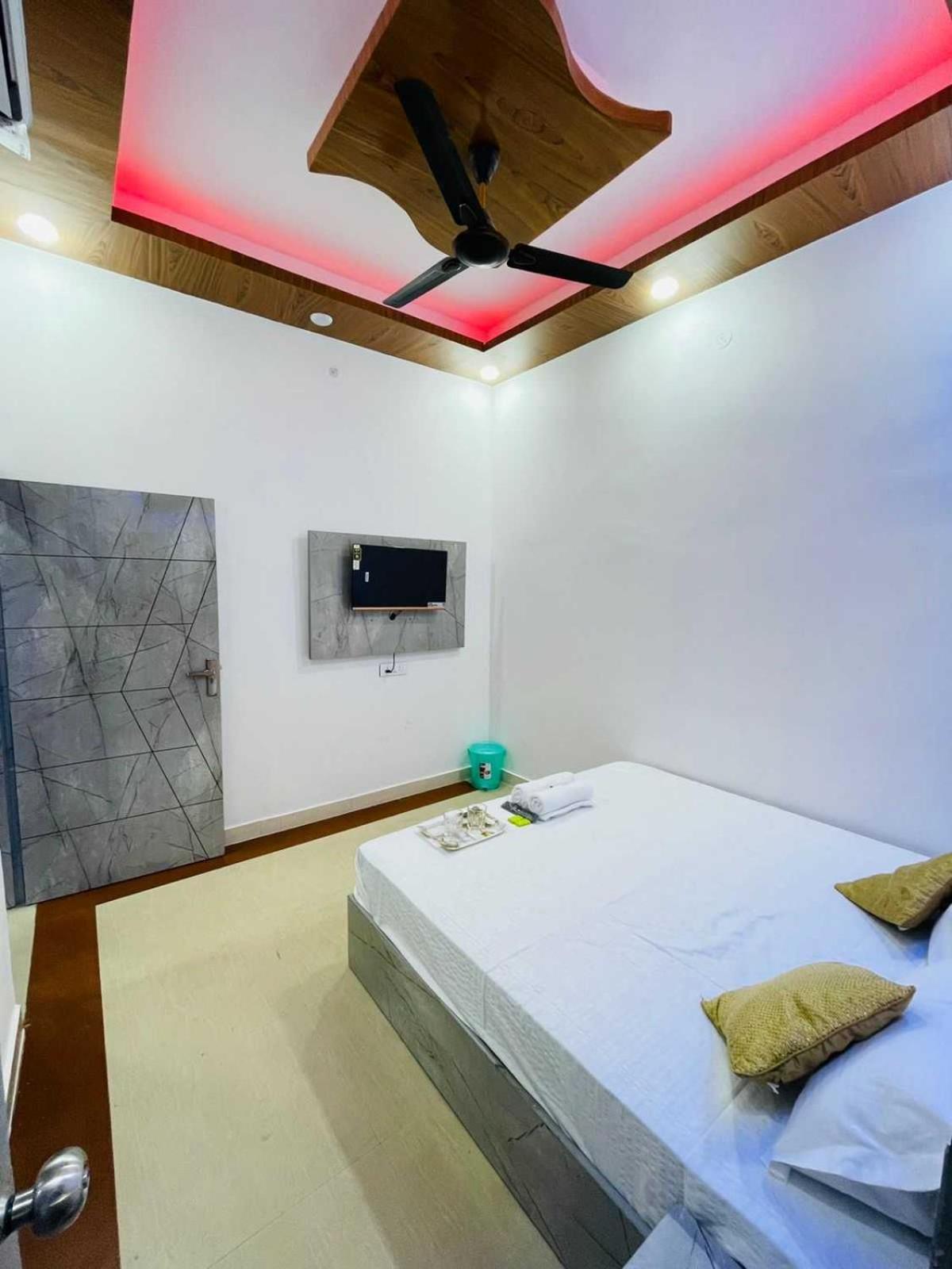 Collection O 81135 Royal Hotel 3*