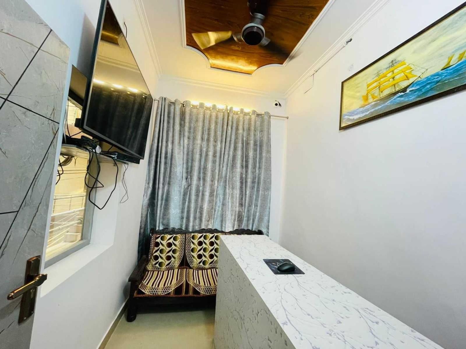 Hotel Collection O 81135 Royal 3*