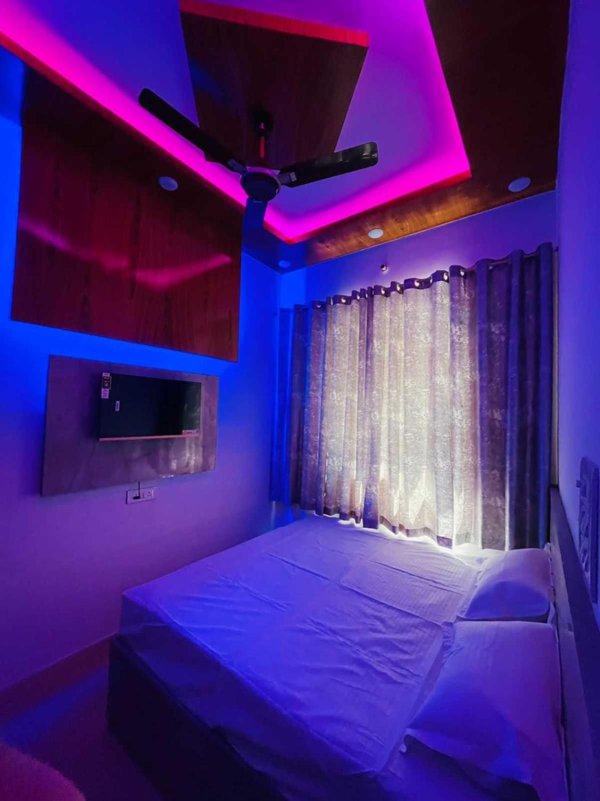 Hotel Collection O 81135 Royal New Delhi