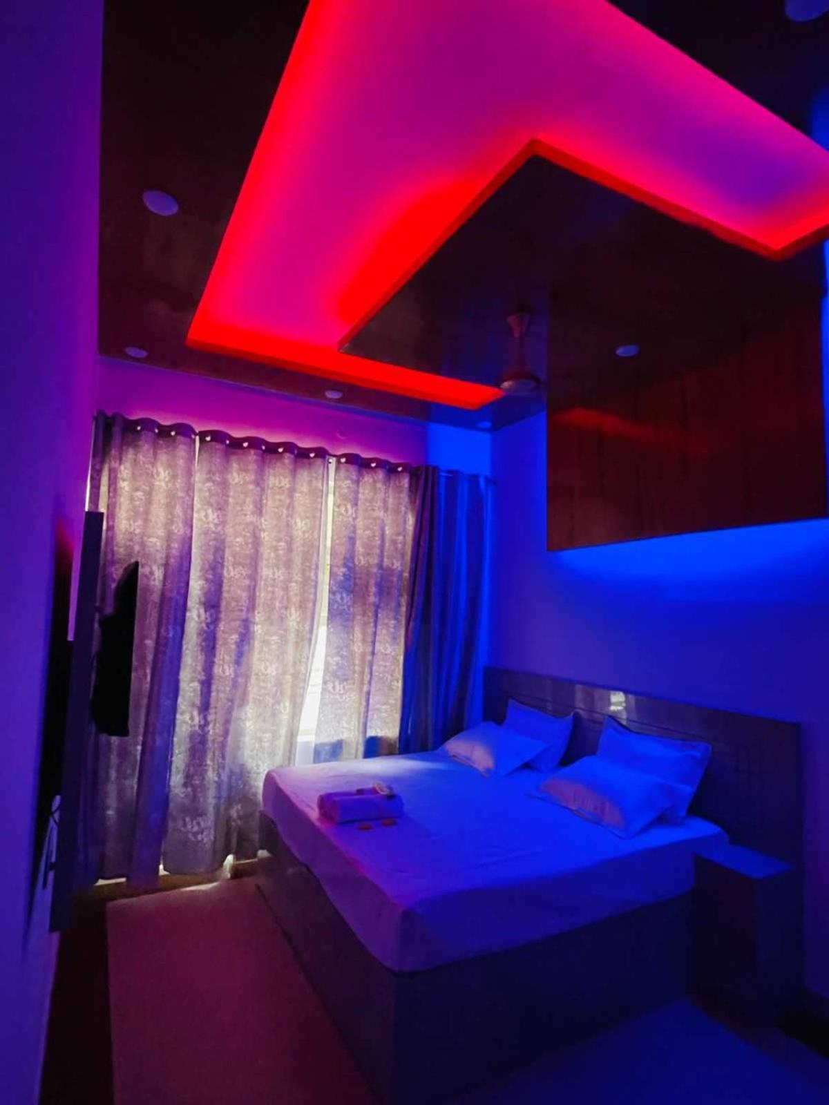 Hotel Collection O 81135 Royal