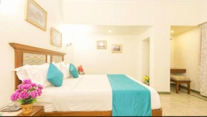 R Deluxe - Railway Station Hotel 3*