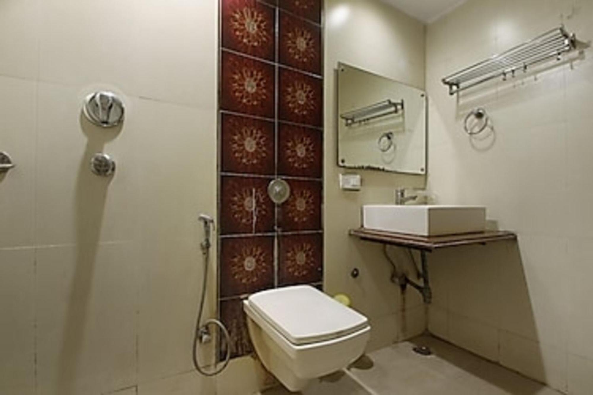 Star View-new Delhi Hotel 4*