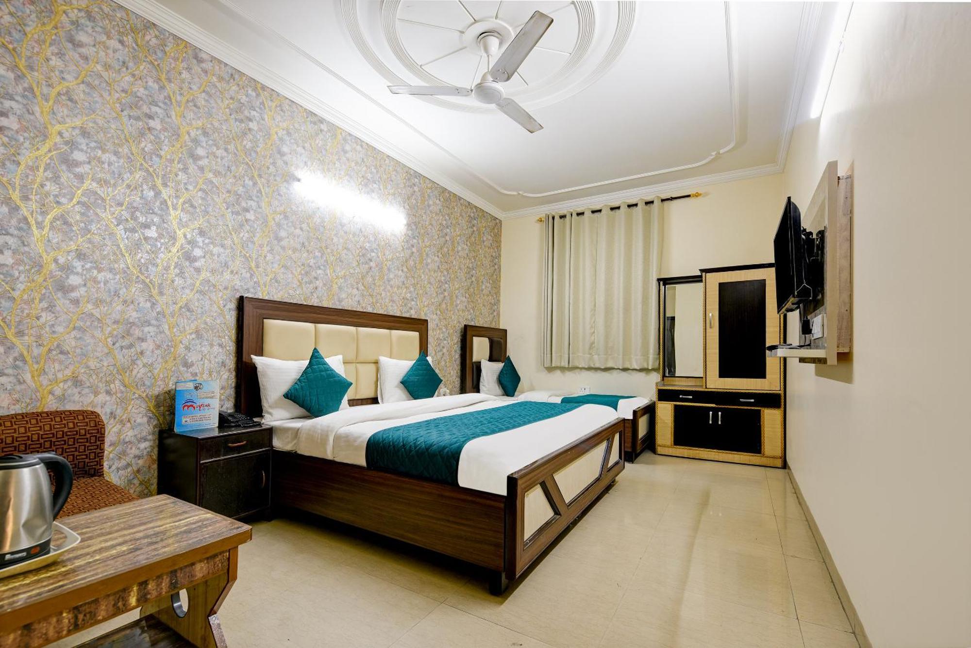 Hotel Classic Park At Airport