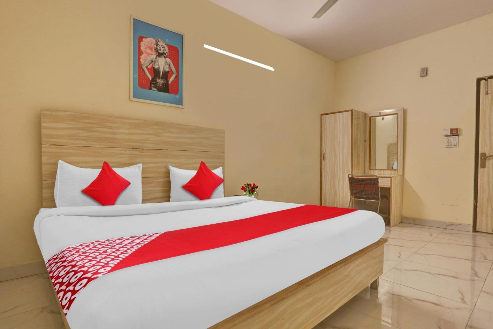 O Raas Near Near Laxmi Nagar Metro Station