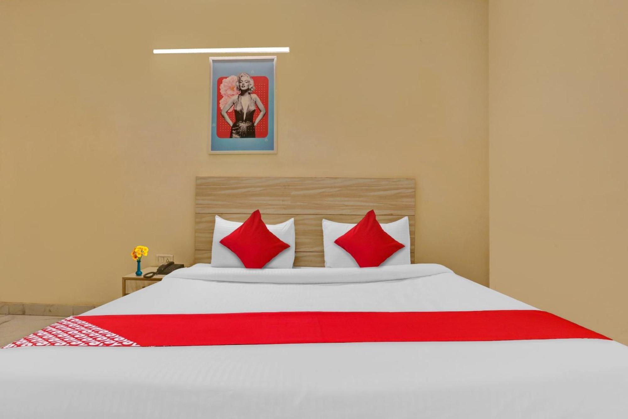 Hotel O Raas Near Near Laxmi Nagar Metro Station New Delhi