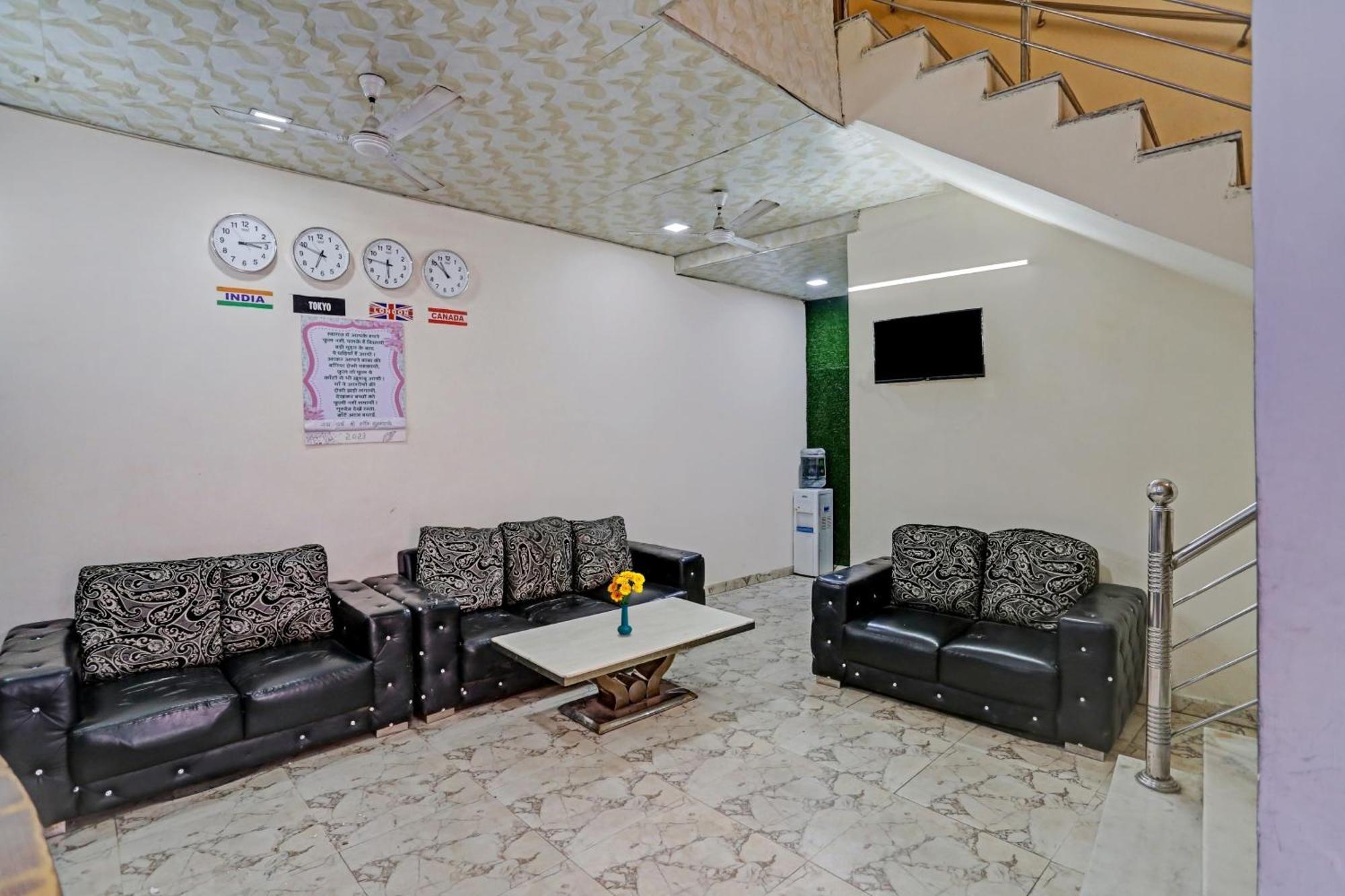 O Raas Near Near Laxmi Nagar Metro Station